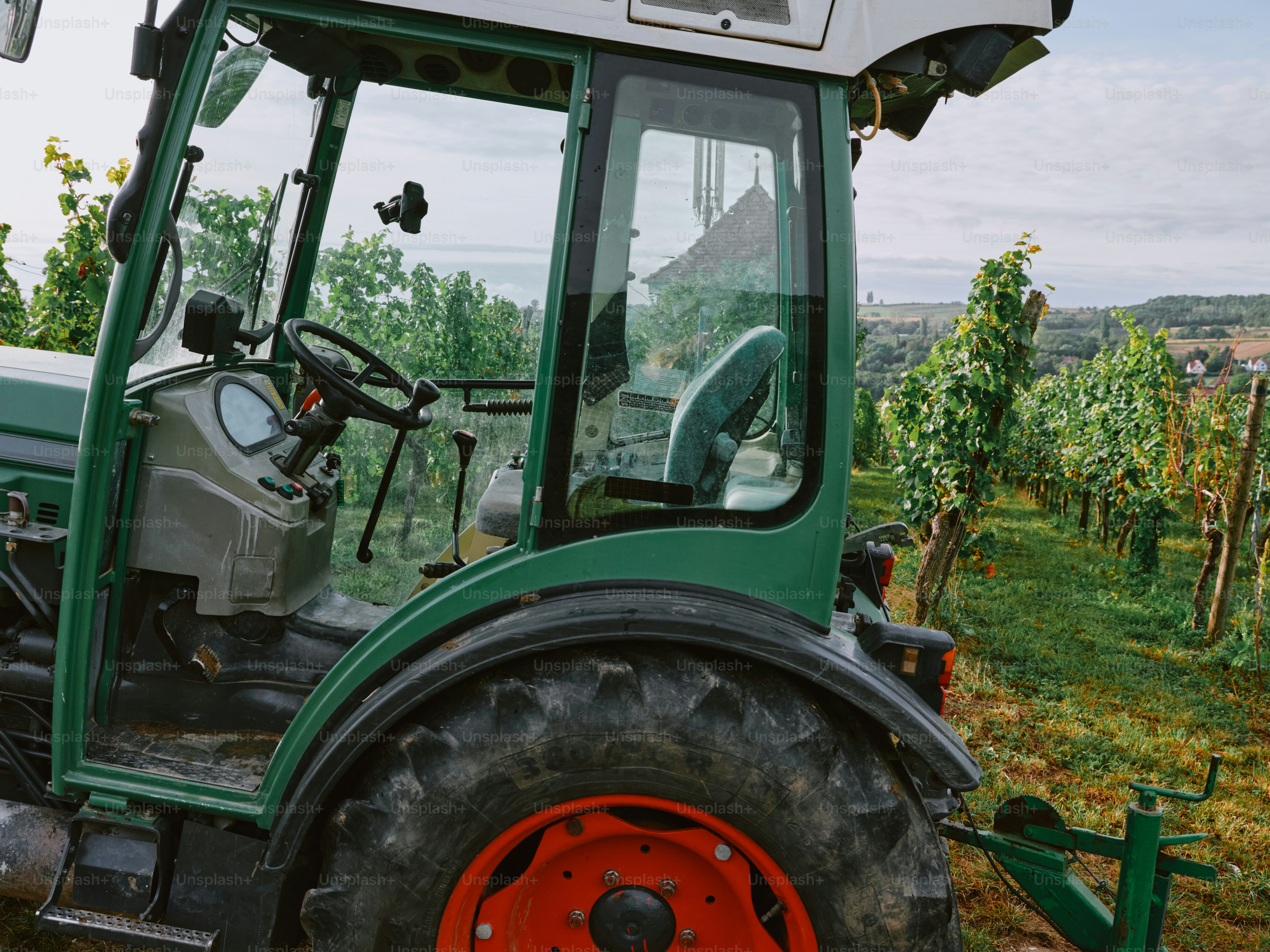 premium_photo-1720539555221-c15b20f540d3?ixid=M3wxMjA3fDB8MXxzZWFyY2h8MTd8fGZhcm0lMjBleHBvcnQlMjBzZXJ2aWNlc3xlbnwwfHx8fDE3Njk2NDU3OTh8MA\u0026ixlib=rb-4.1.0