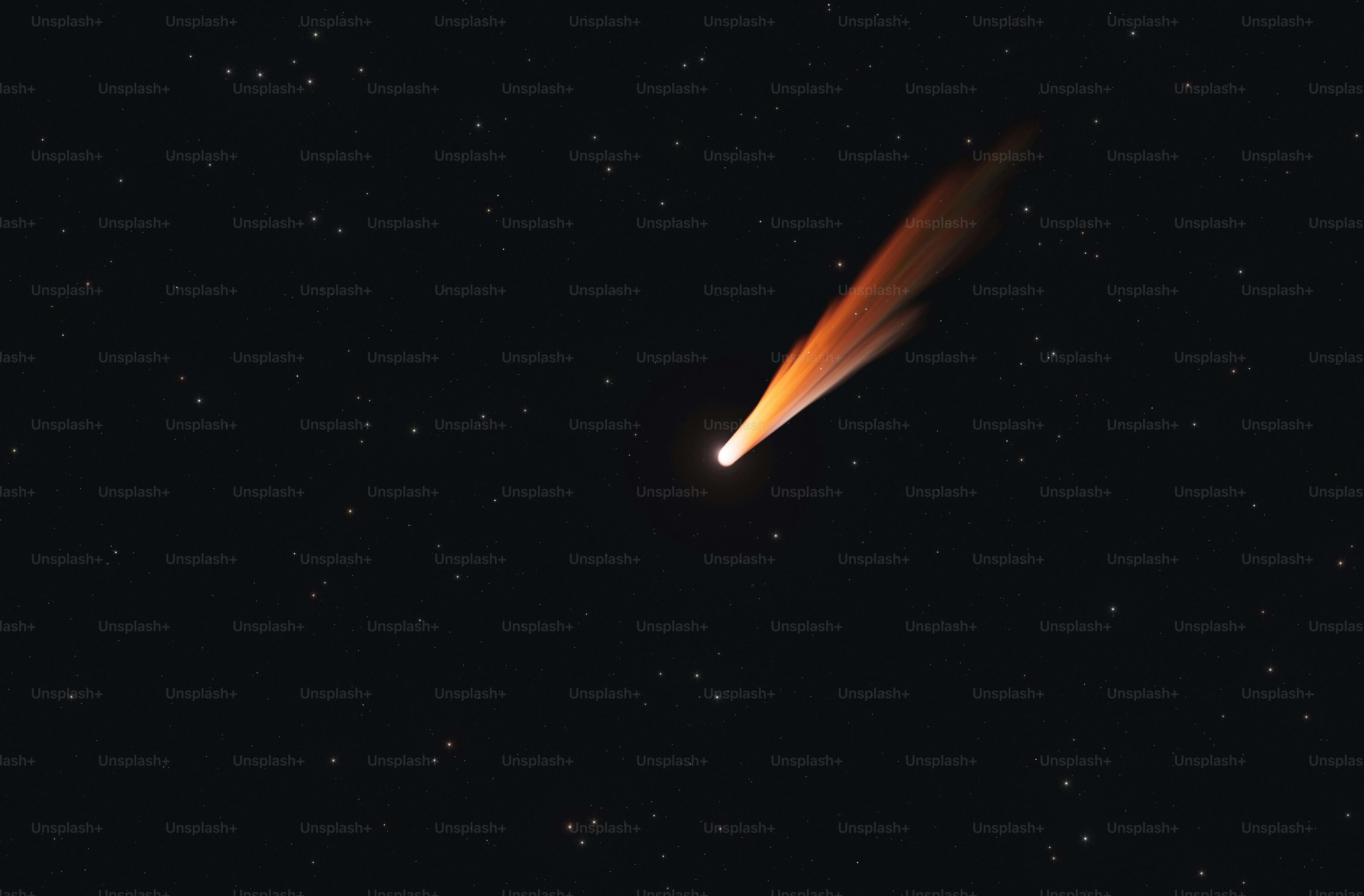 Un oggetto arancione brillante è nel cielo scuro