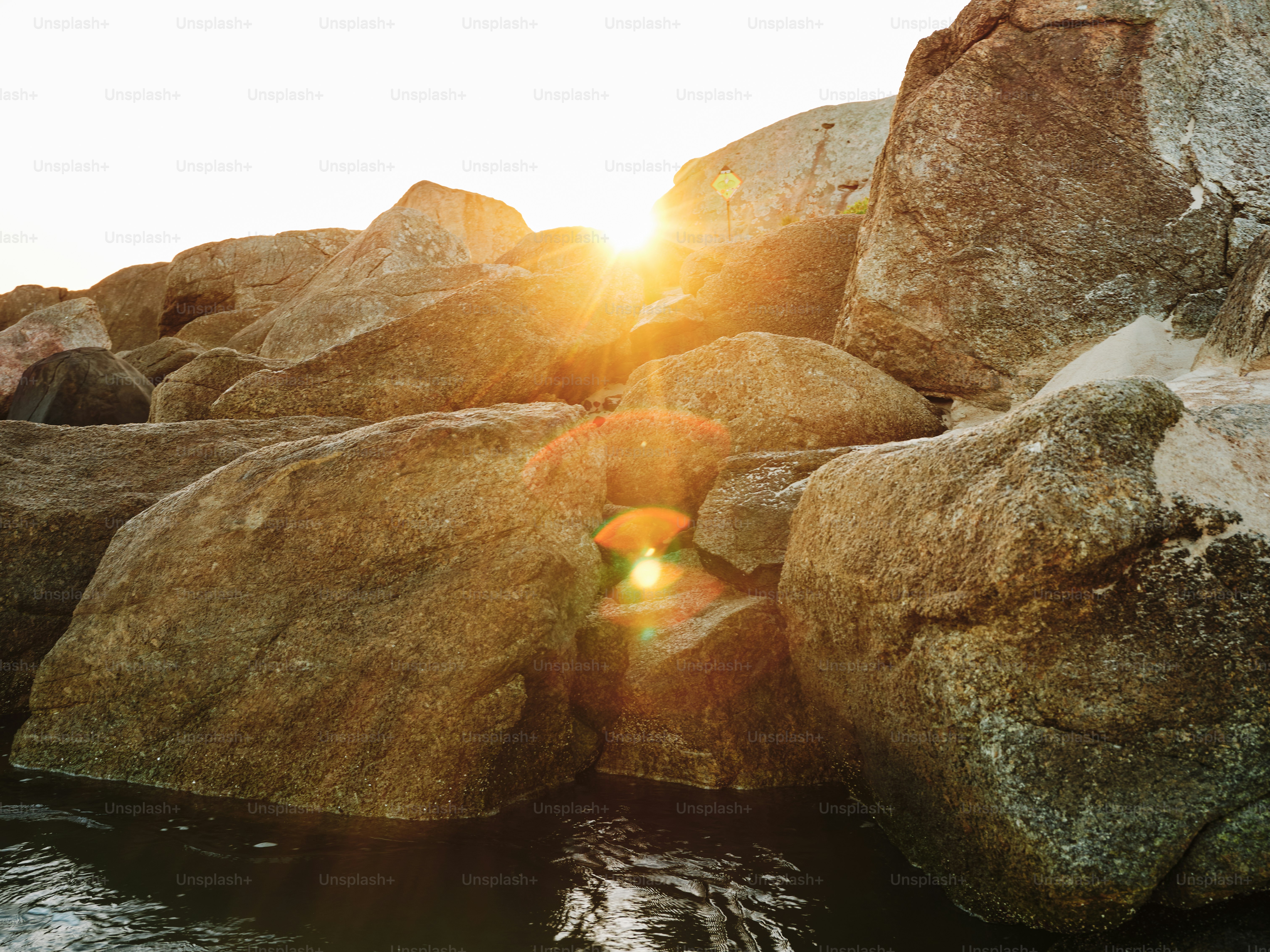 The sun is shining through the rocks in the water photo – Textures ...