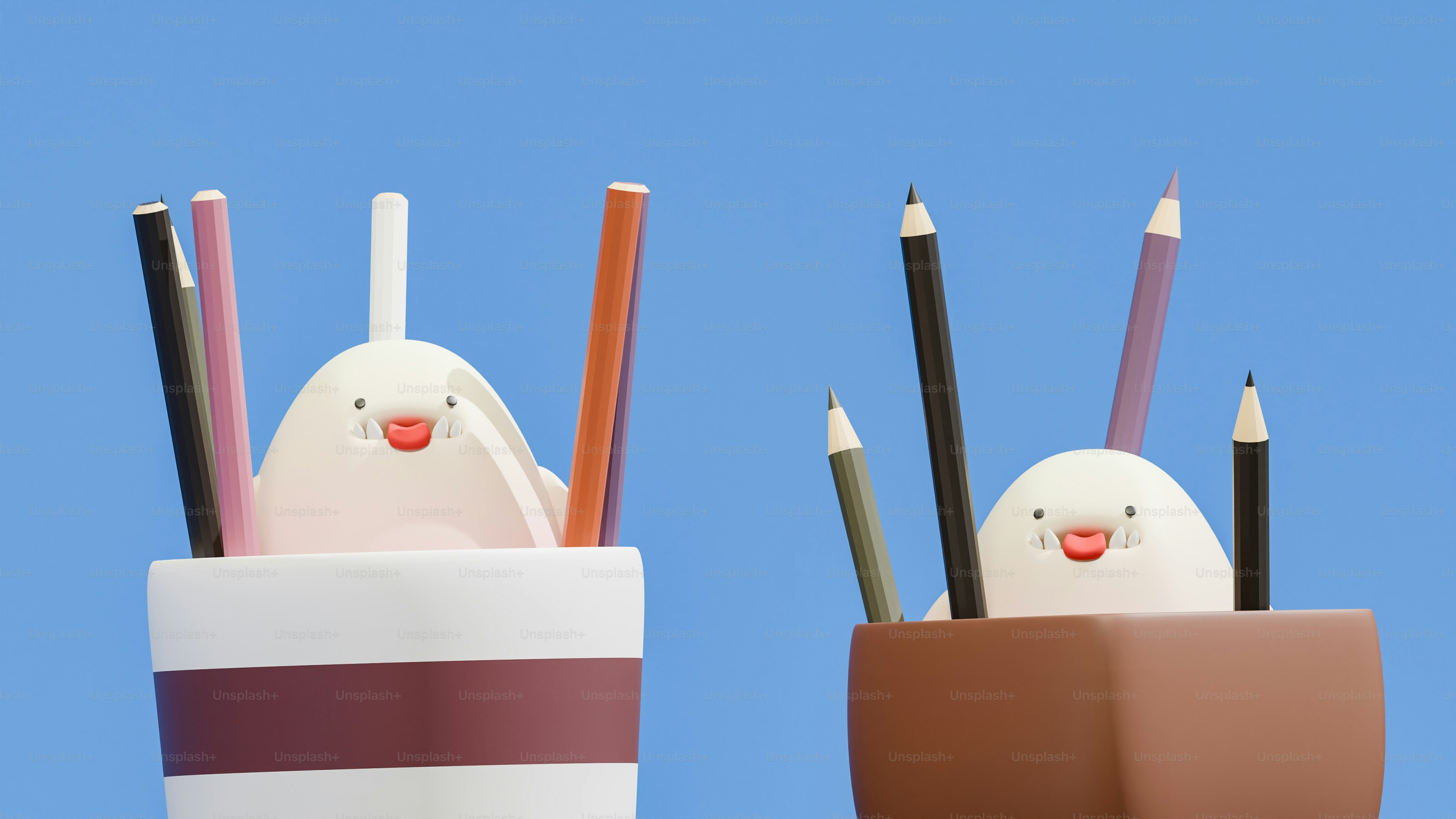 Cangkir dengan pensil mencuat keluar darinya