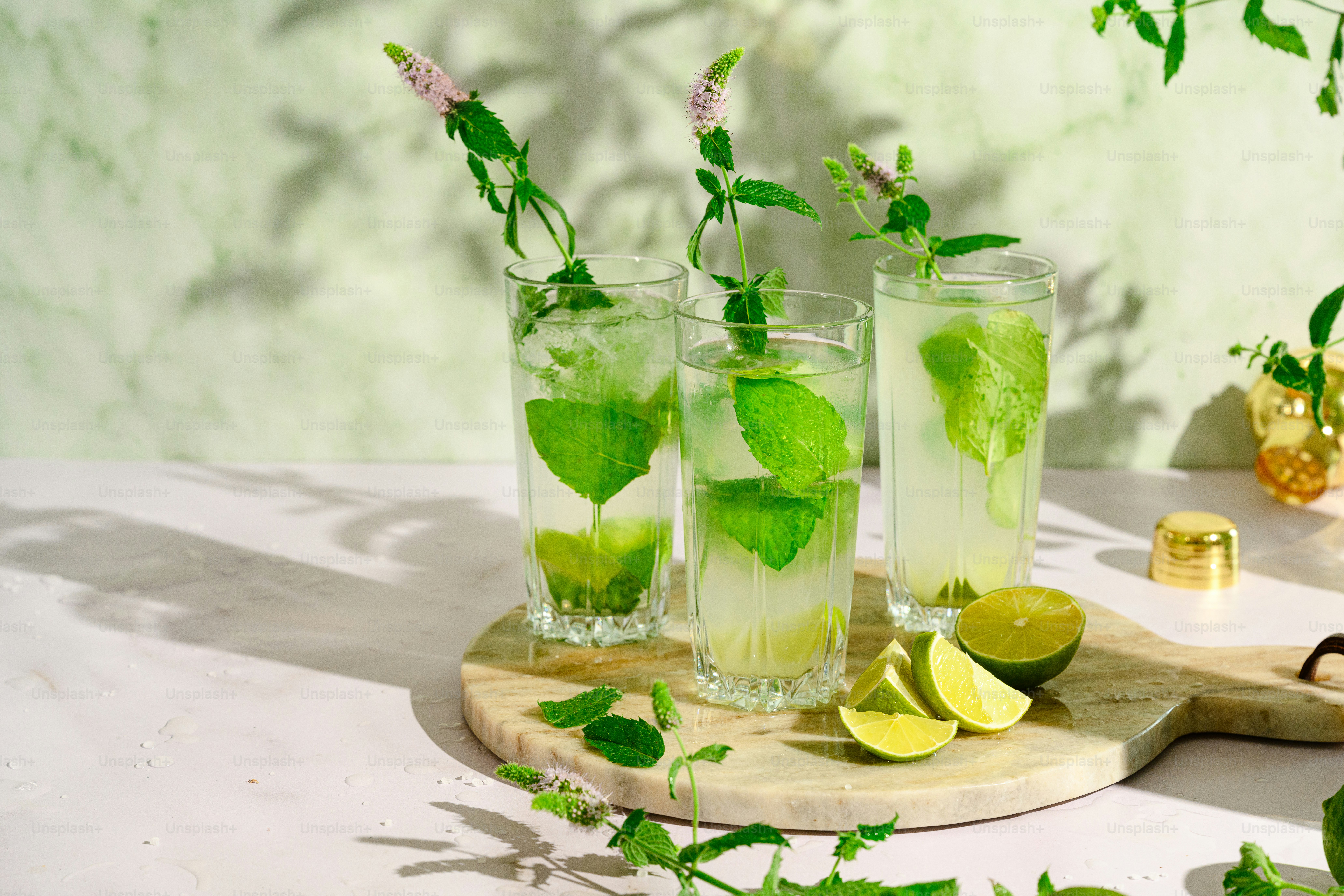 Three glasses of green tea with mint and lemon photo – Mojito Image on ...