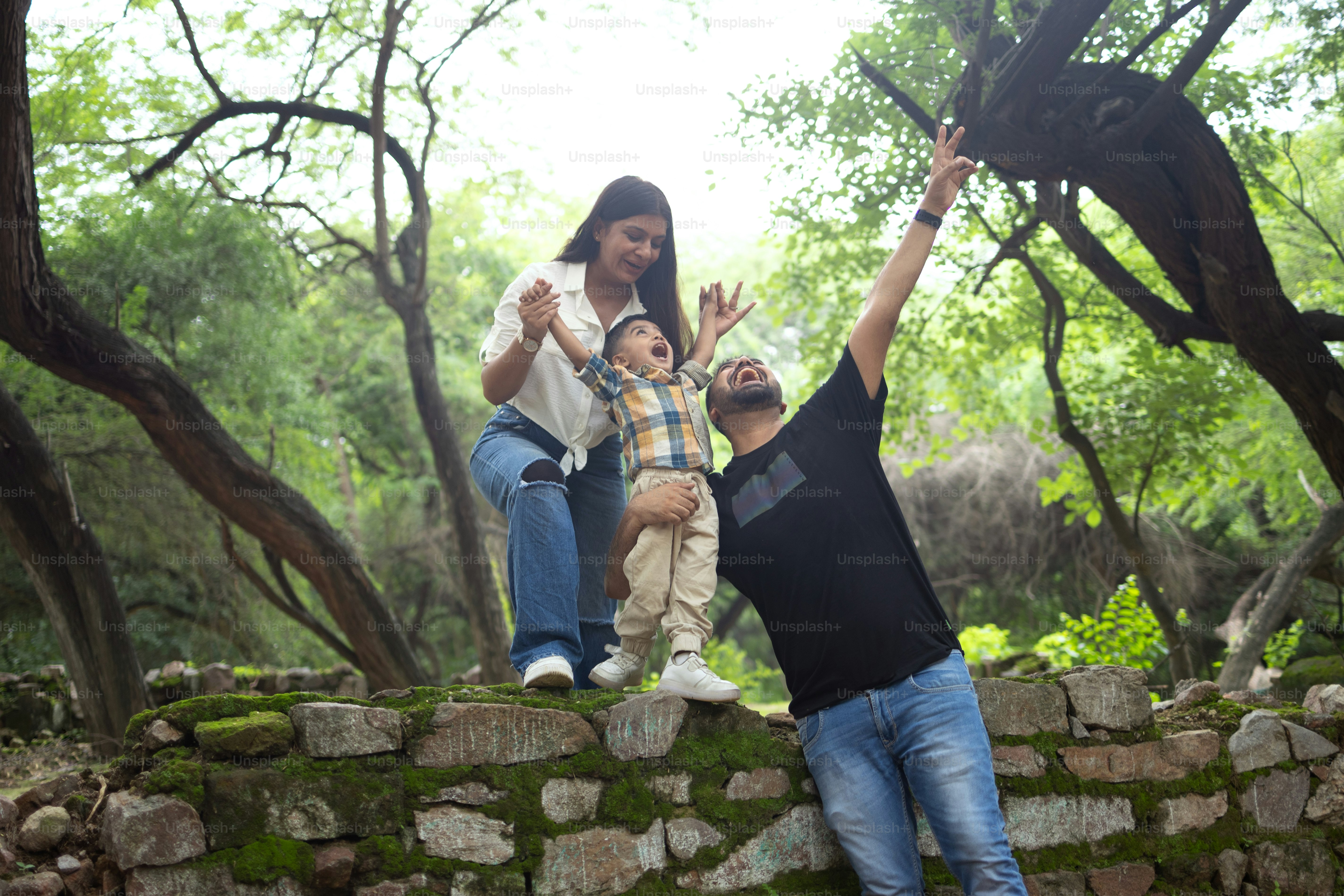 premium_photo-1721655979021-c23dac325157?ixid=M3wxMjA3fDB8MXxzZWFyY2h8MXx8bW1tbSUyMHF1ZSUyMGJvJTIxJTIxJTIxJTIwLSUyMGxhJTIwdm9sdGElMjBhbCUyMG0lQzMlQjNuJTIwZW4lMjBmYW0lQzMlQURsaWFsYSUyMHZvbHRhJTIwYWwlMjBtJUMzJUIzbiUyMGVuJTIwZmFtJUMzJUFEbGlhfGVufDB8fHx8MTc1MjEzODAxOHww\u0026ixlib=rb-4.1.0