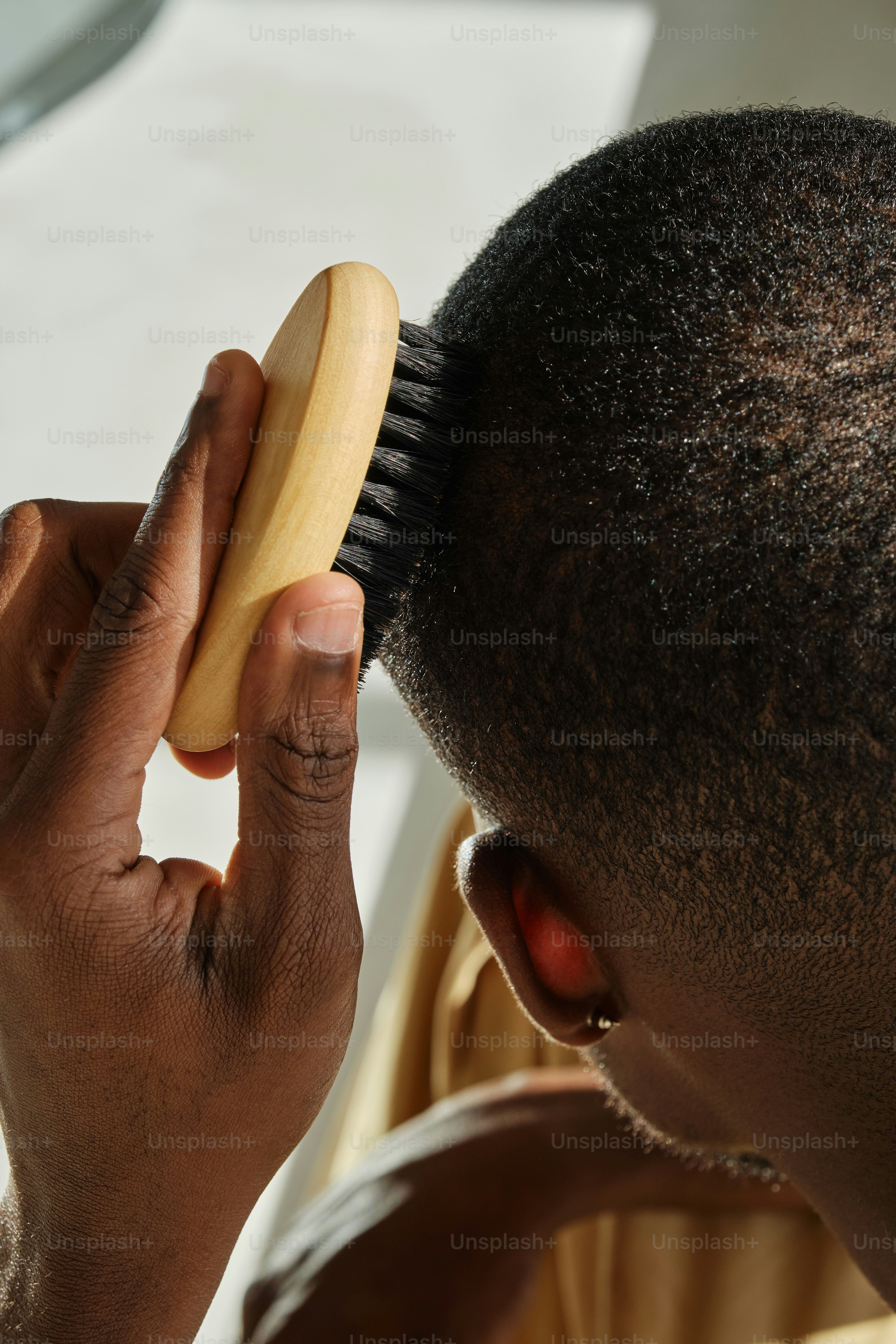 premium_photo-1721715373525-6391a4080956?ixid=M3wxMjA3fDB8MXxzZWFyY2h8MTd8fGVyZ29ub21pYyUyMGhhaXIlMjB0b29sfGVufDB8fHx8MTc2MzgxMzI0N3ww\u0026ixlib=rb-4.1.0