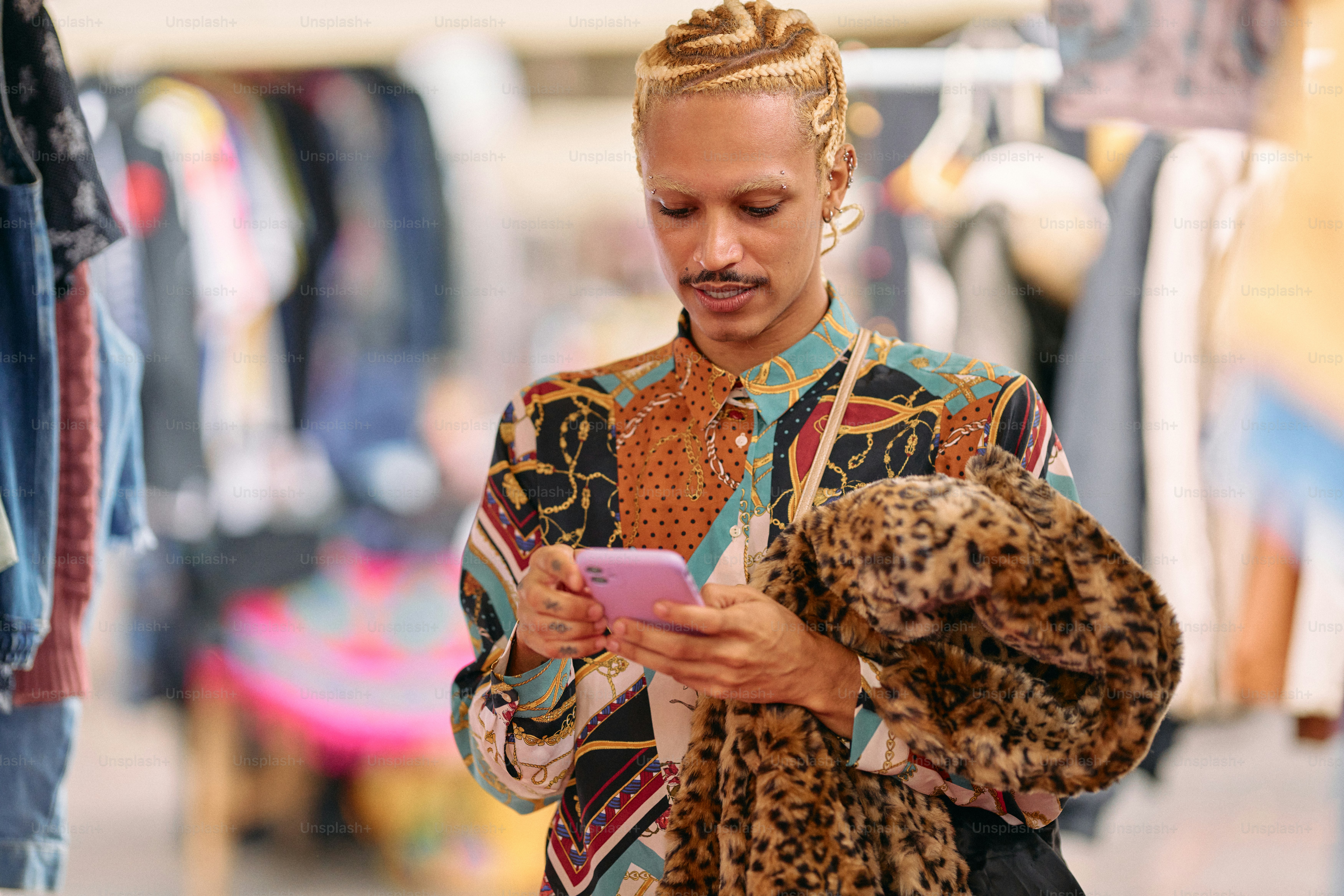 The Ultimate Fashion Toolkit: Apps and Tools to Stay on Trend in 2024