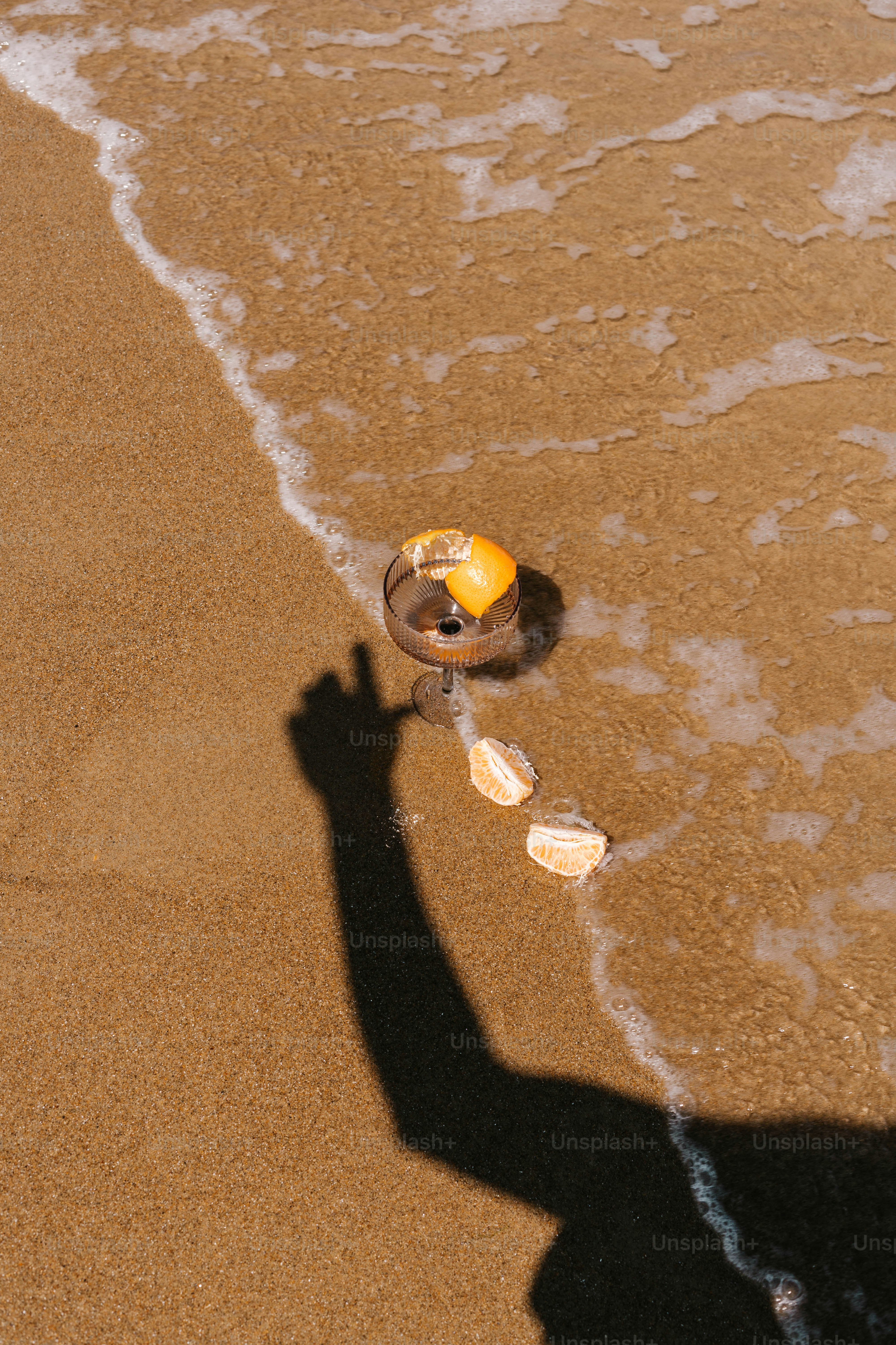L’ombre d’une personne sur la plage