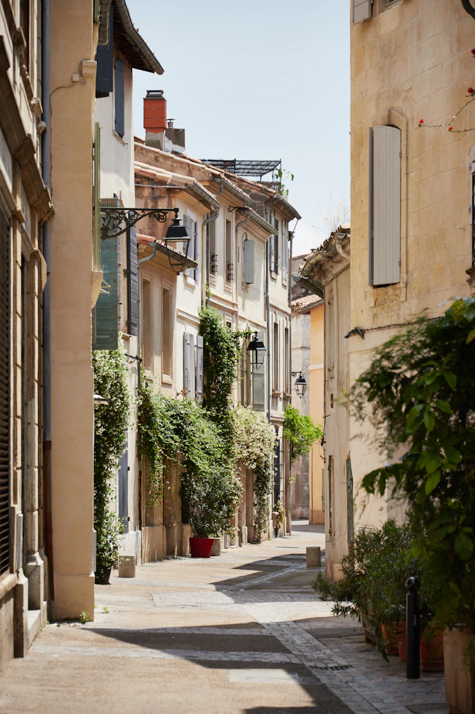 Comment vérifier un artisan avant de signer (assurance décennale, Kbis, avis, acomptes)