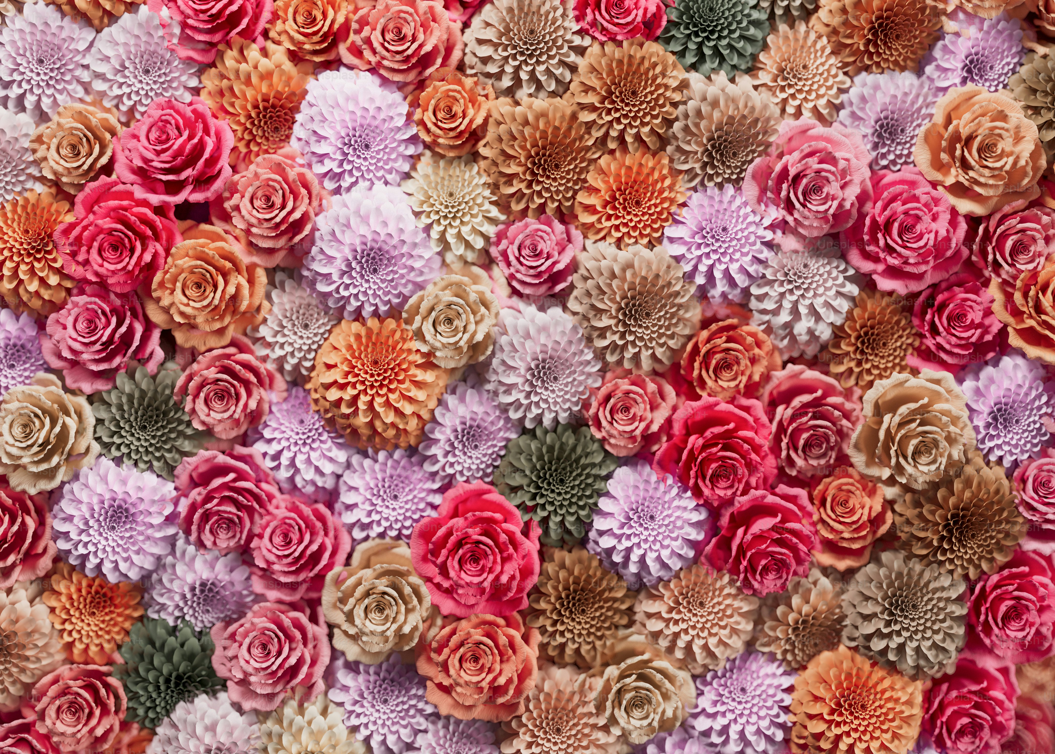 Un bouquet de fleurs qui se trouve sur une table