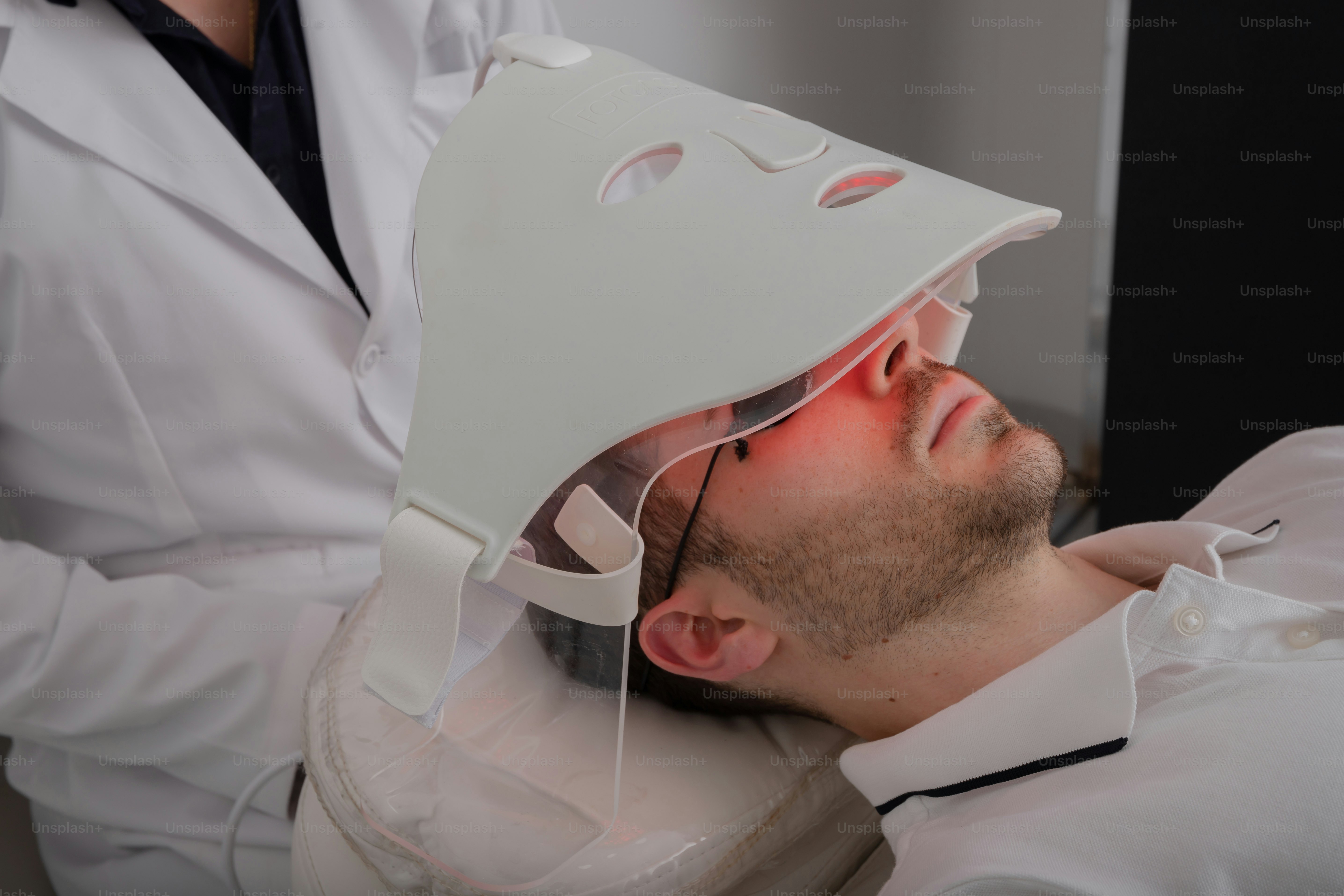 Güzellik Uzmanı Çalışırken