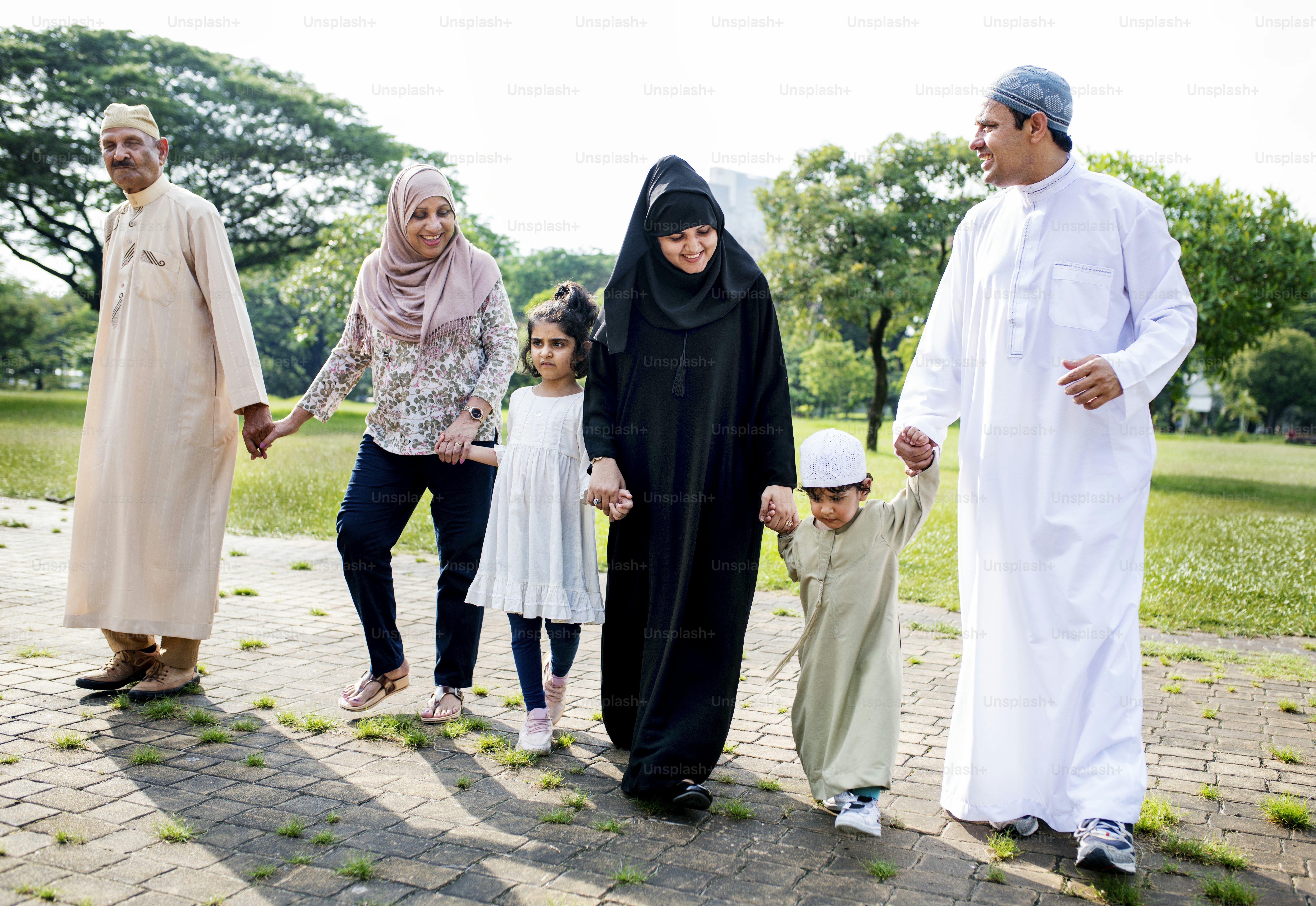 Husband vs Wife Responsibilities in Islam: What Does Muslim Law Actually Say?