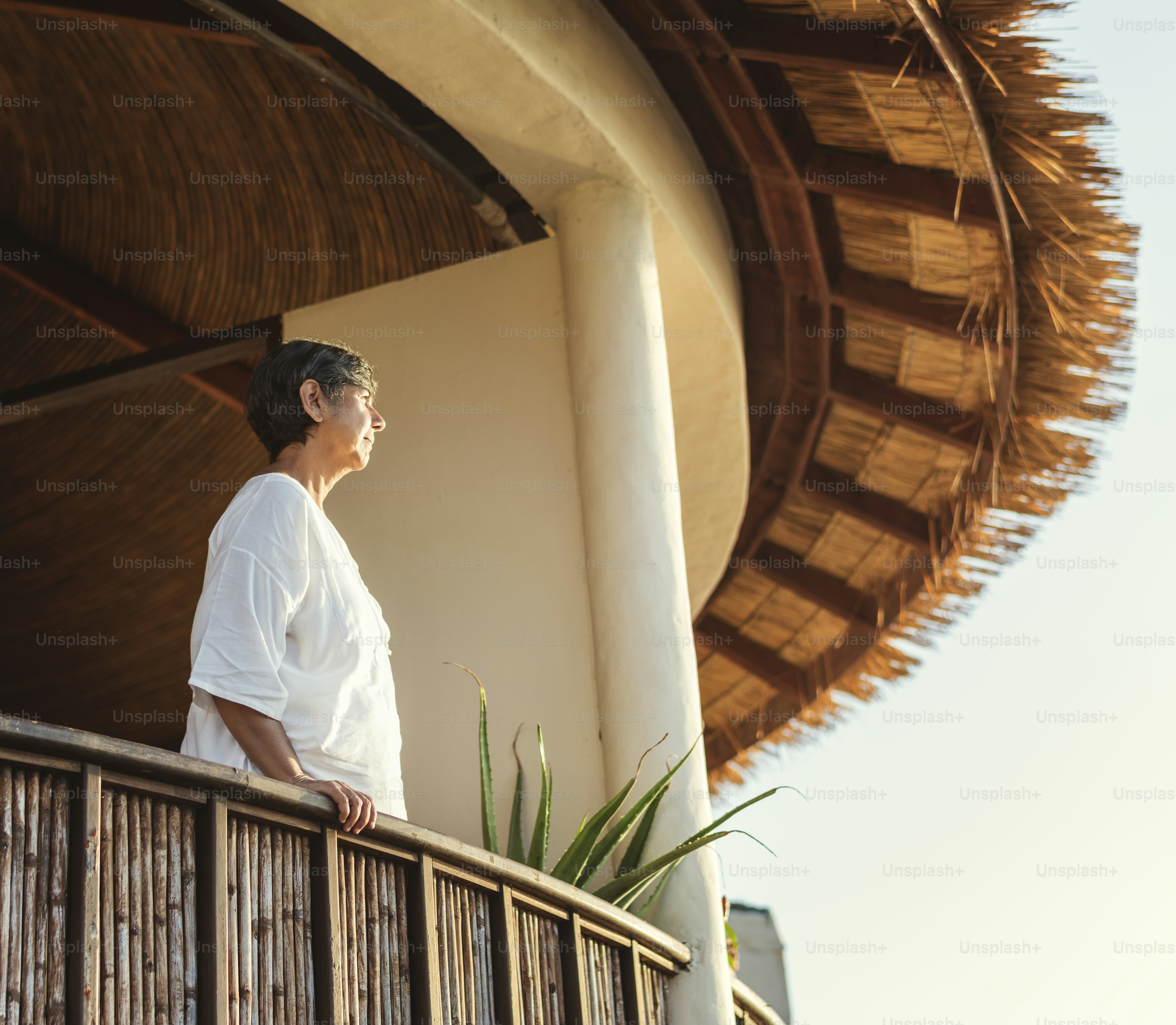 Mulher olhando para a vista