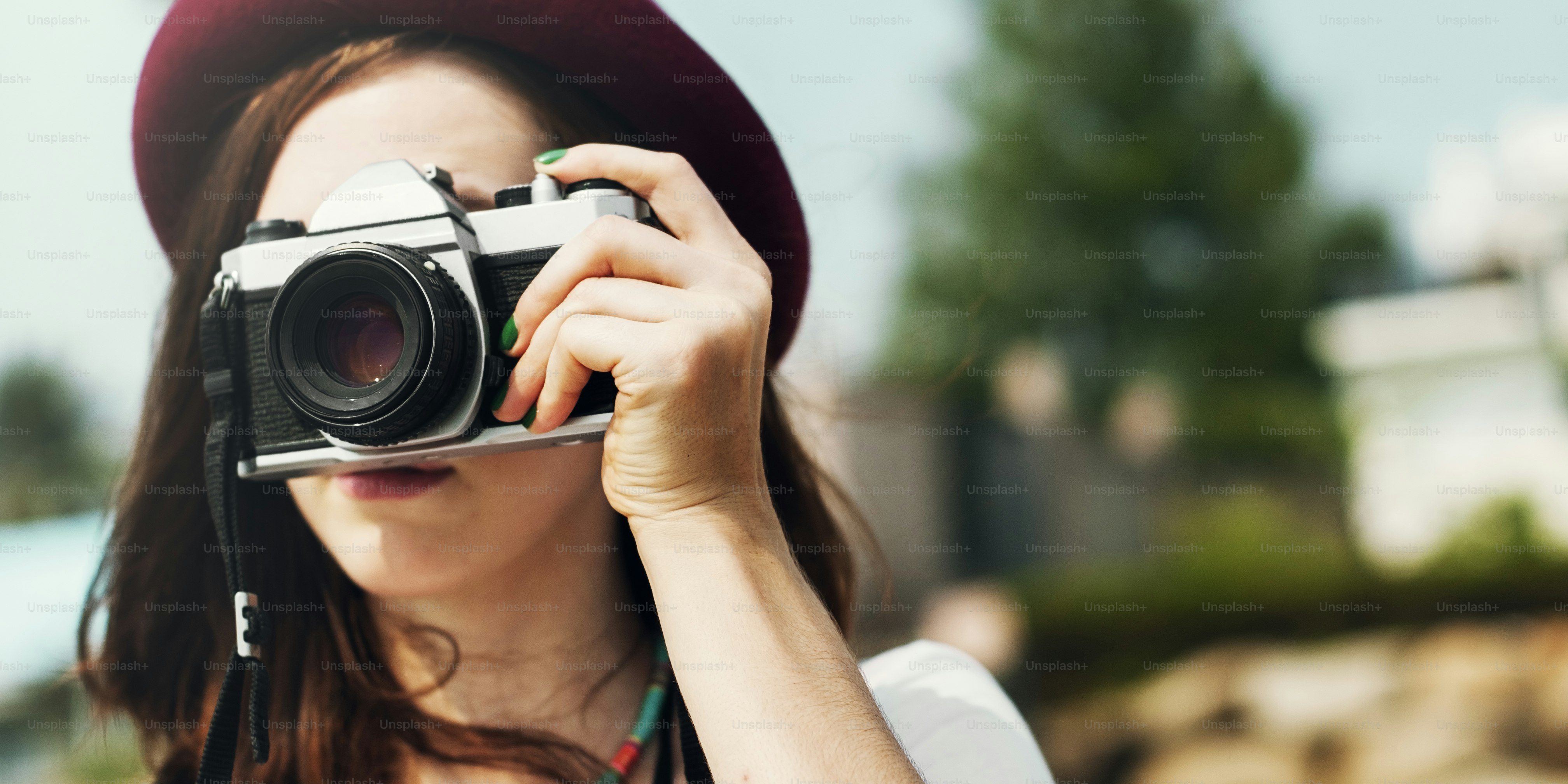 Fille appareil photo photographe mise au point prise de vue Nature concept