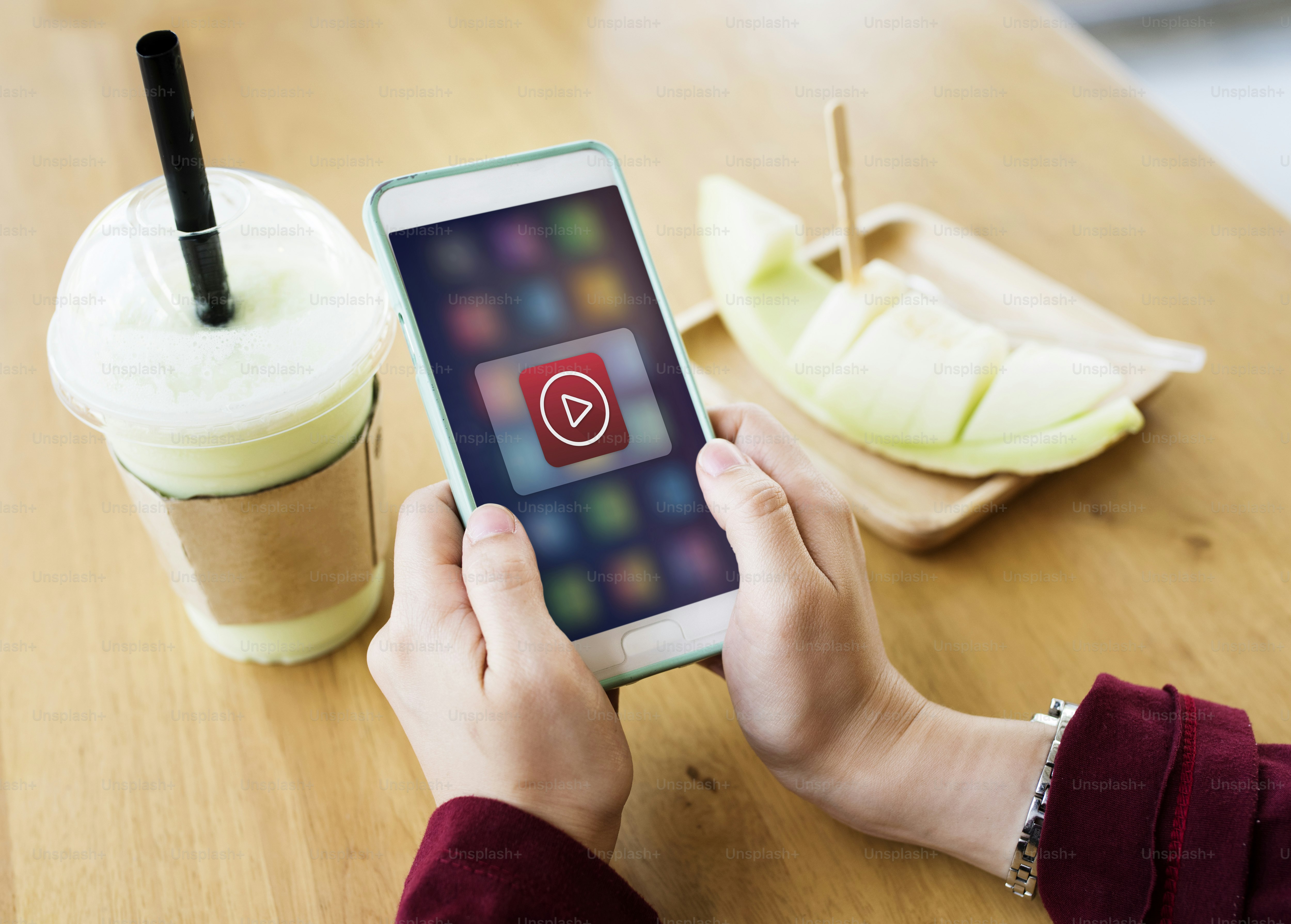 Music media entertainment application on mobile phone