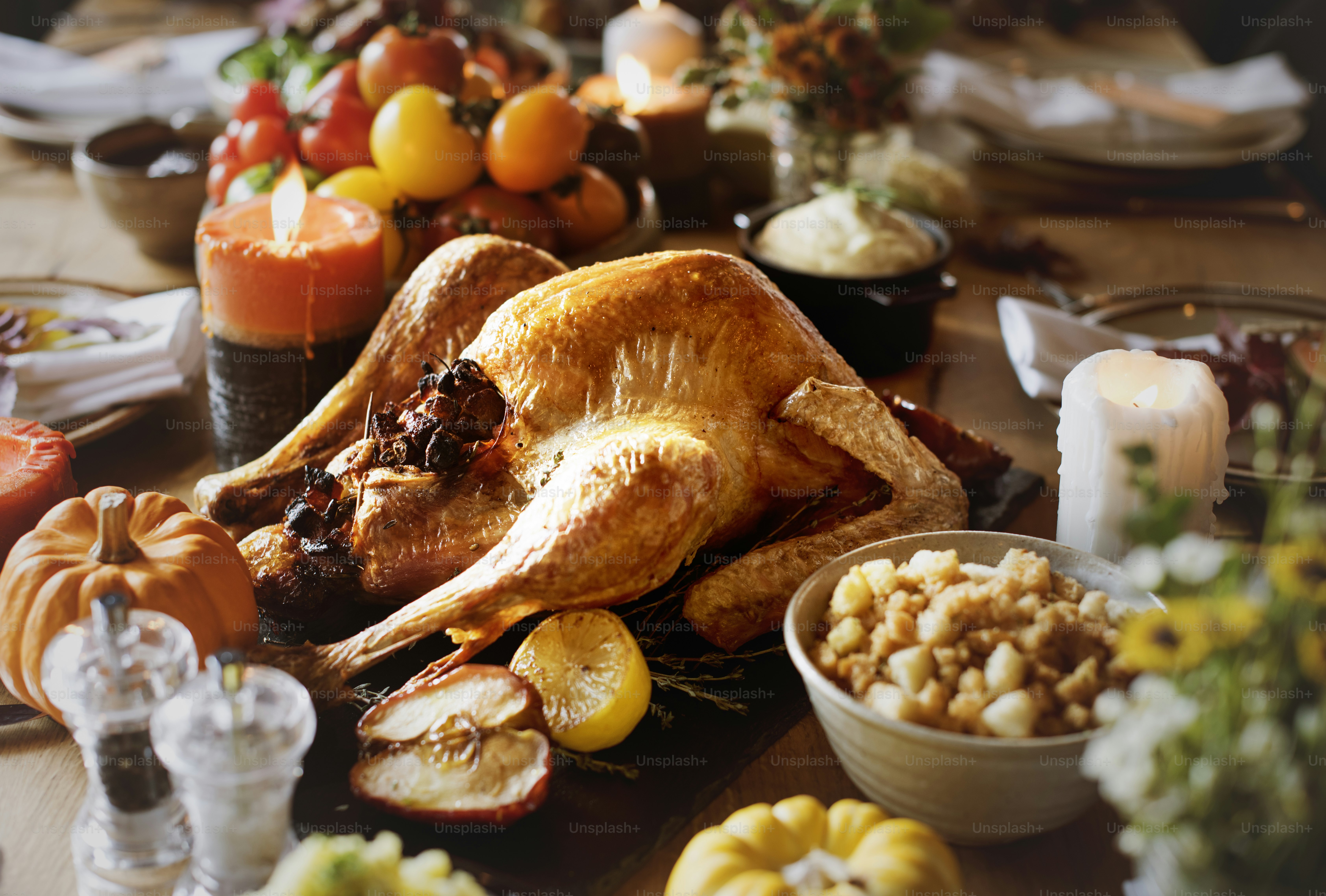 Roasted Turkey Thanksgiving Table Setting Concept photo – Table of food ...