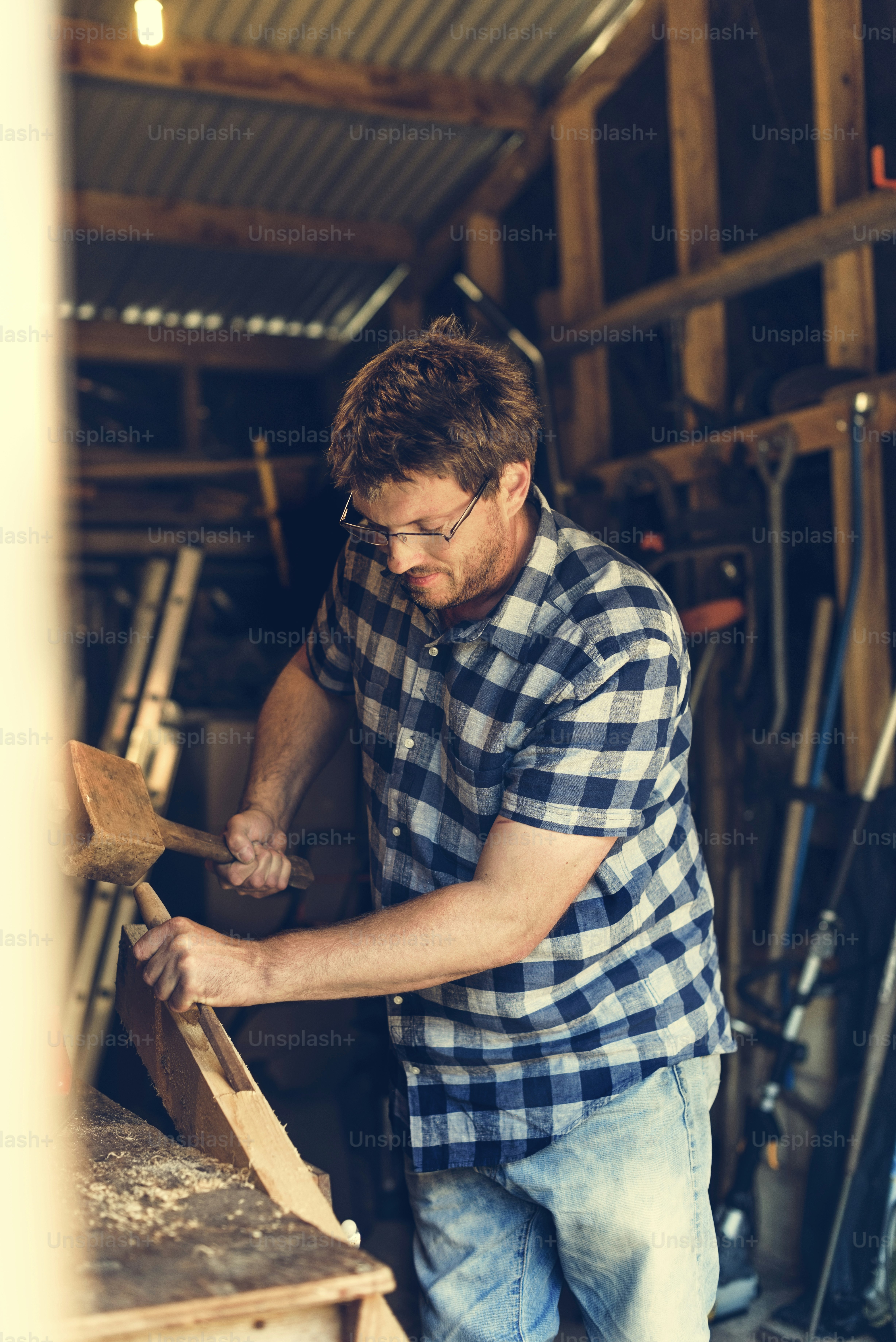 Conceito de madeira serrada Carpenter Craftman