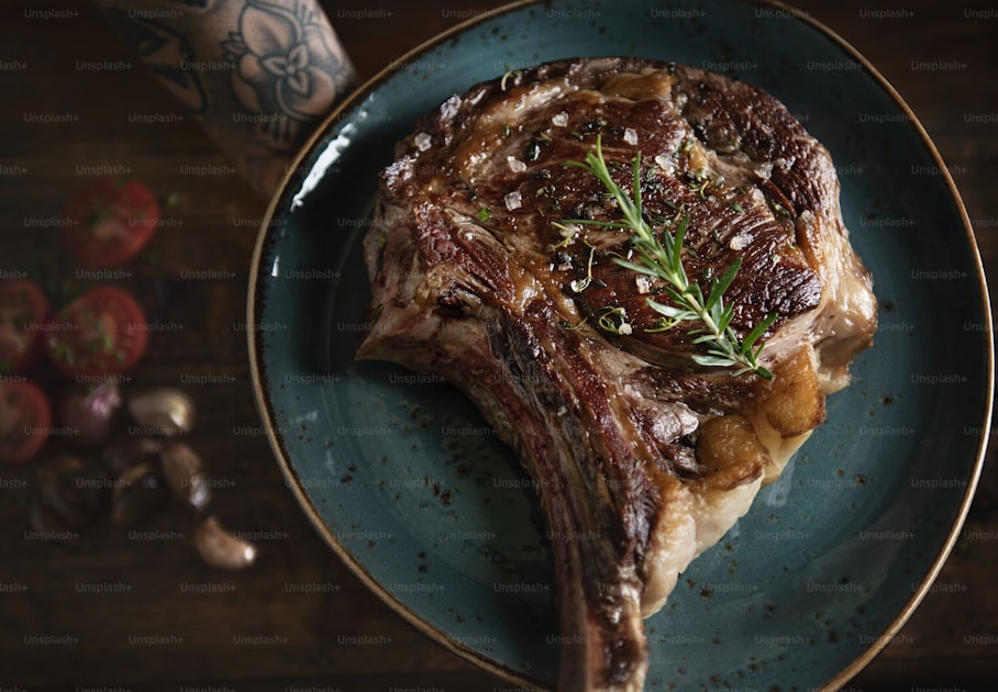 Mesa de churrasco com vários cortes de carne e acompanhamentos — Clube Prime, Empório Família Rodrigues