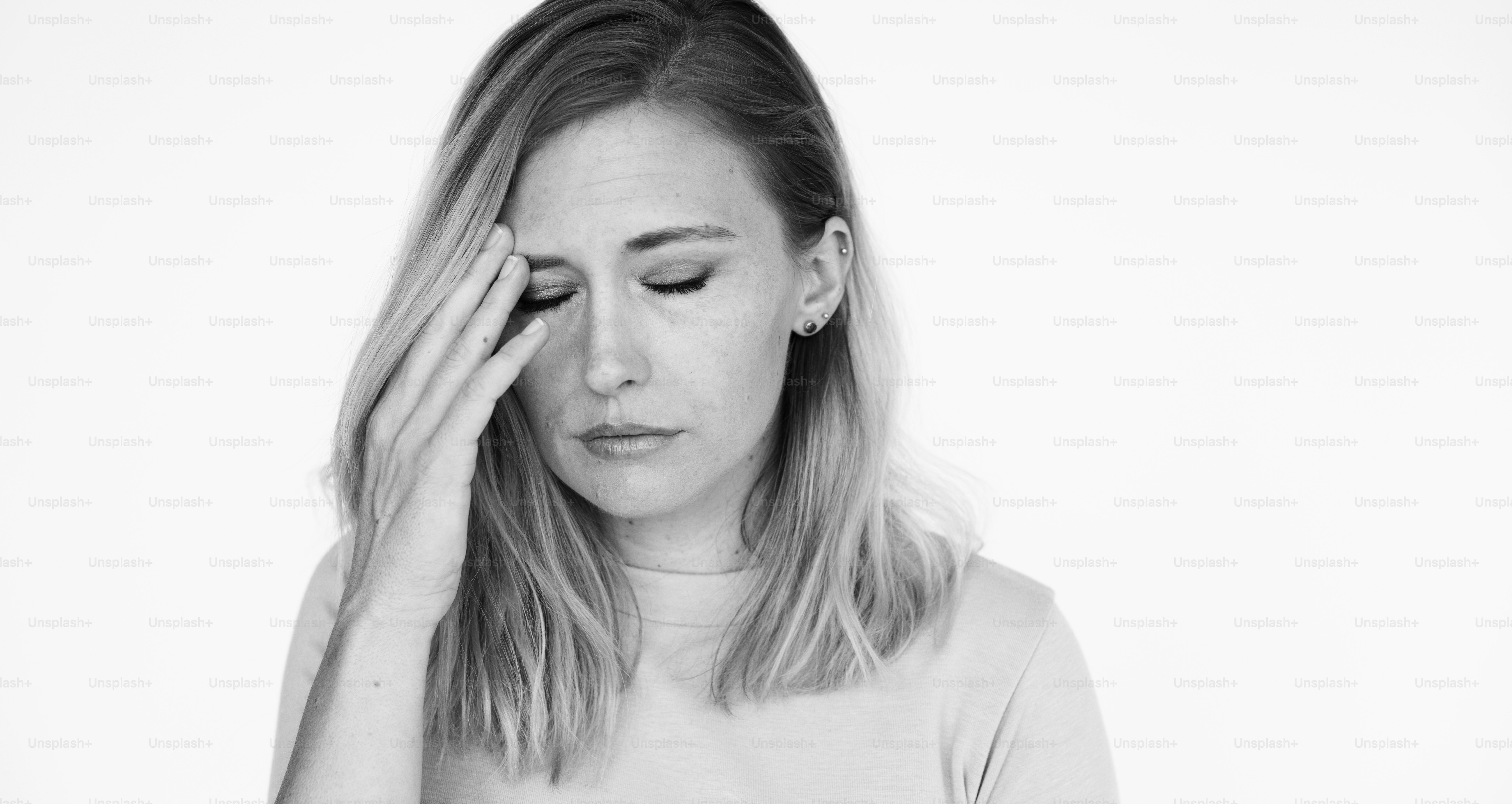 Frau Serious Studio Portrait Konzept