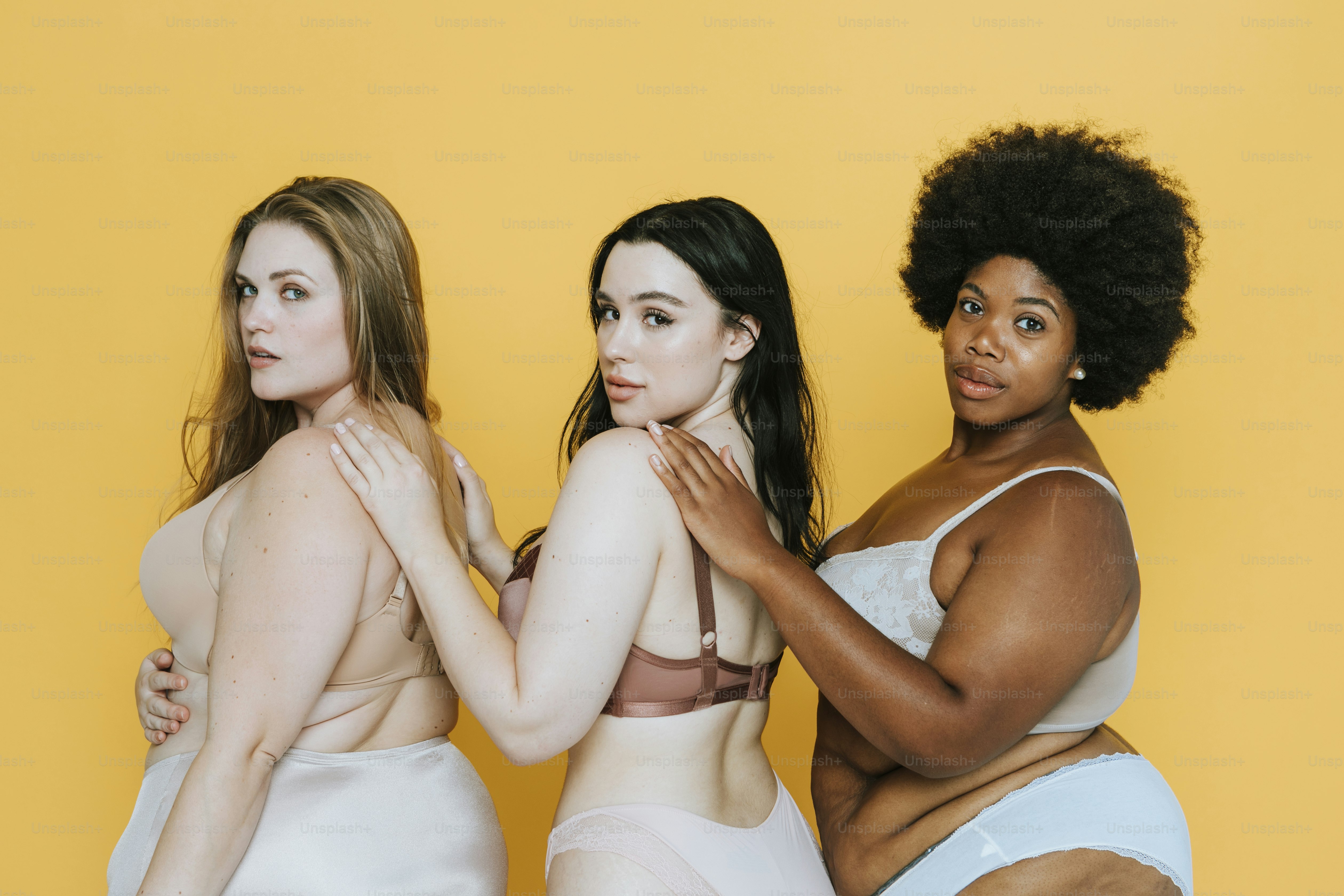 Belles femmes rondes avec une bonne image corporelle