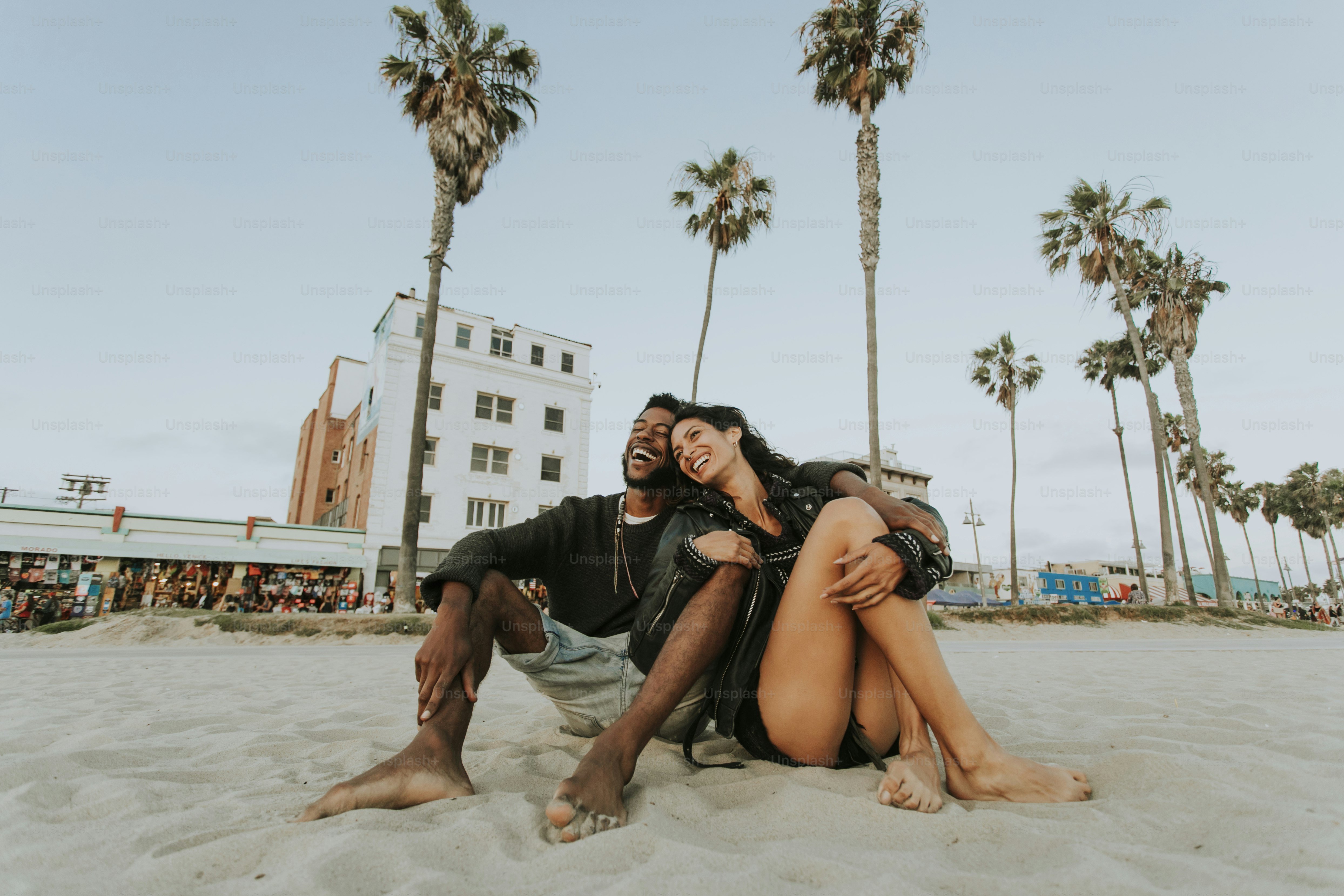 Couple se relaxant à Venice Beach