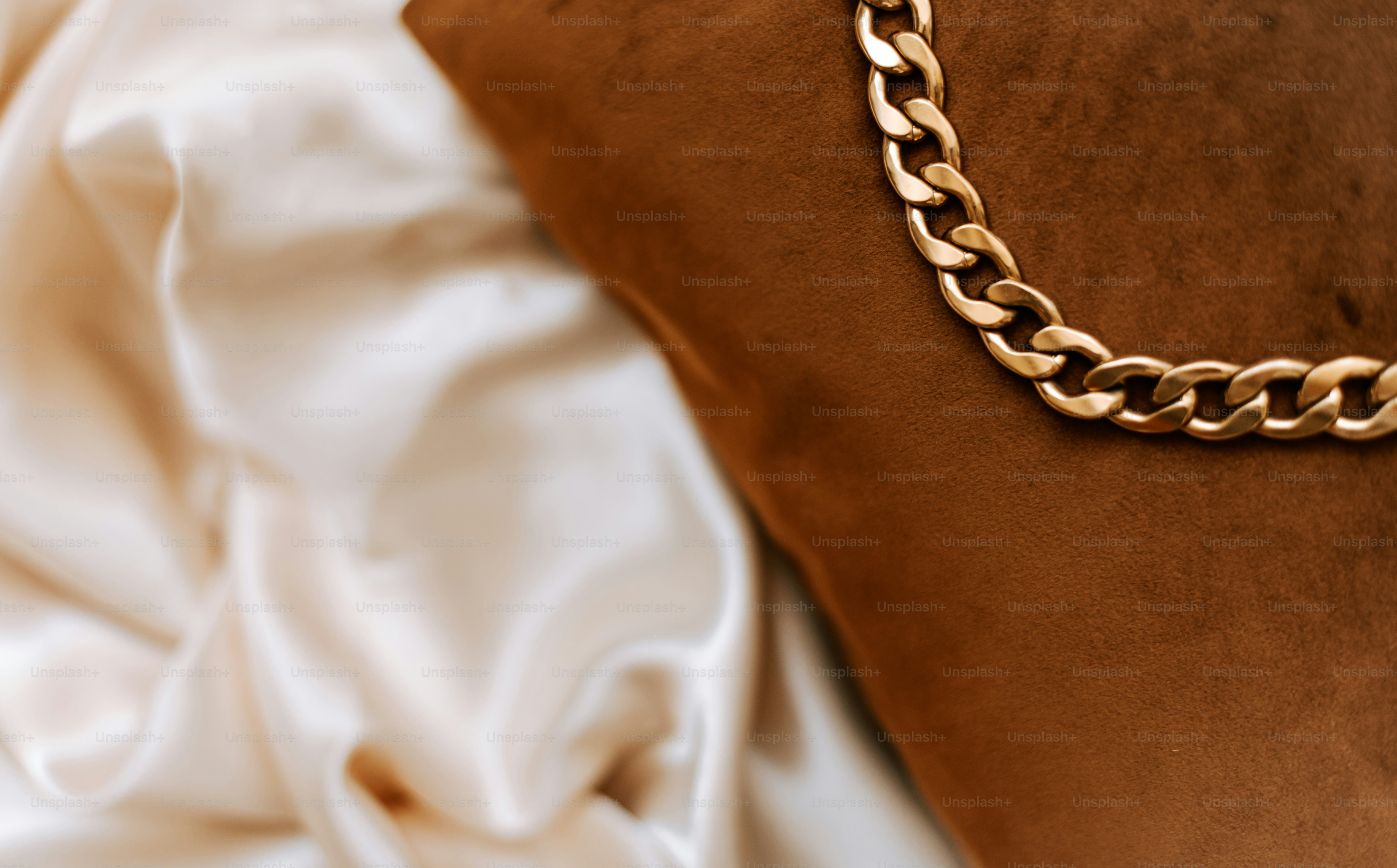 スパルタカスとサントスの素材・カラー展開を比較