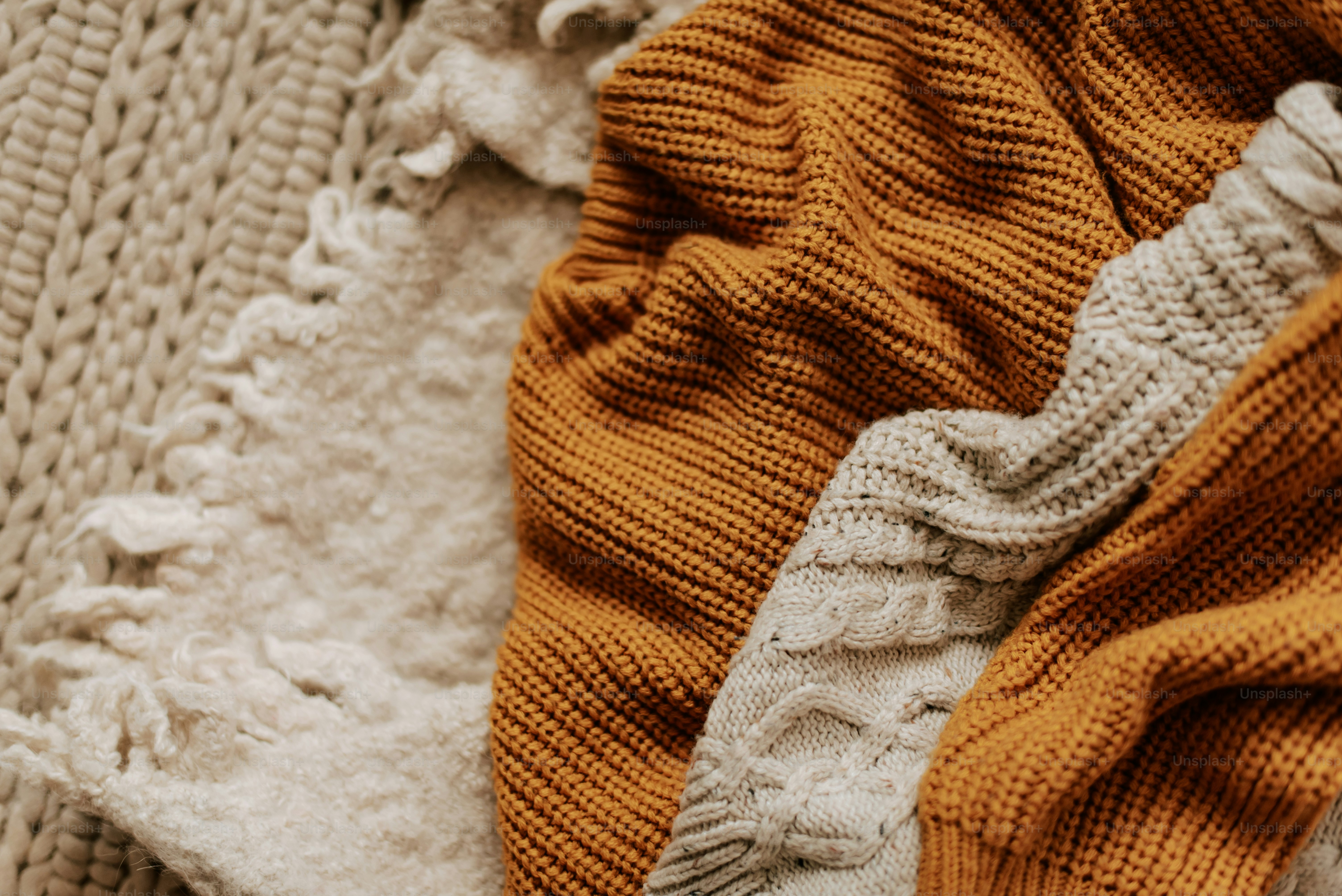 Nahaufnahme einer Decke auf einem Bett