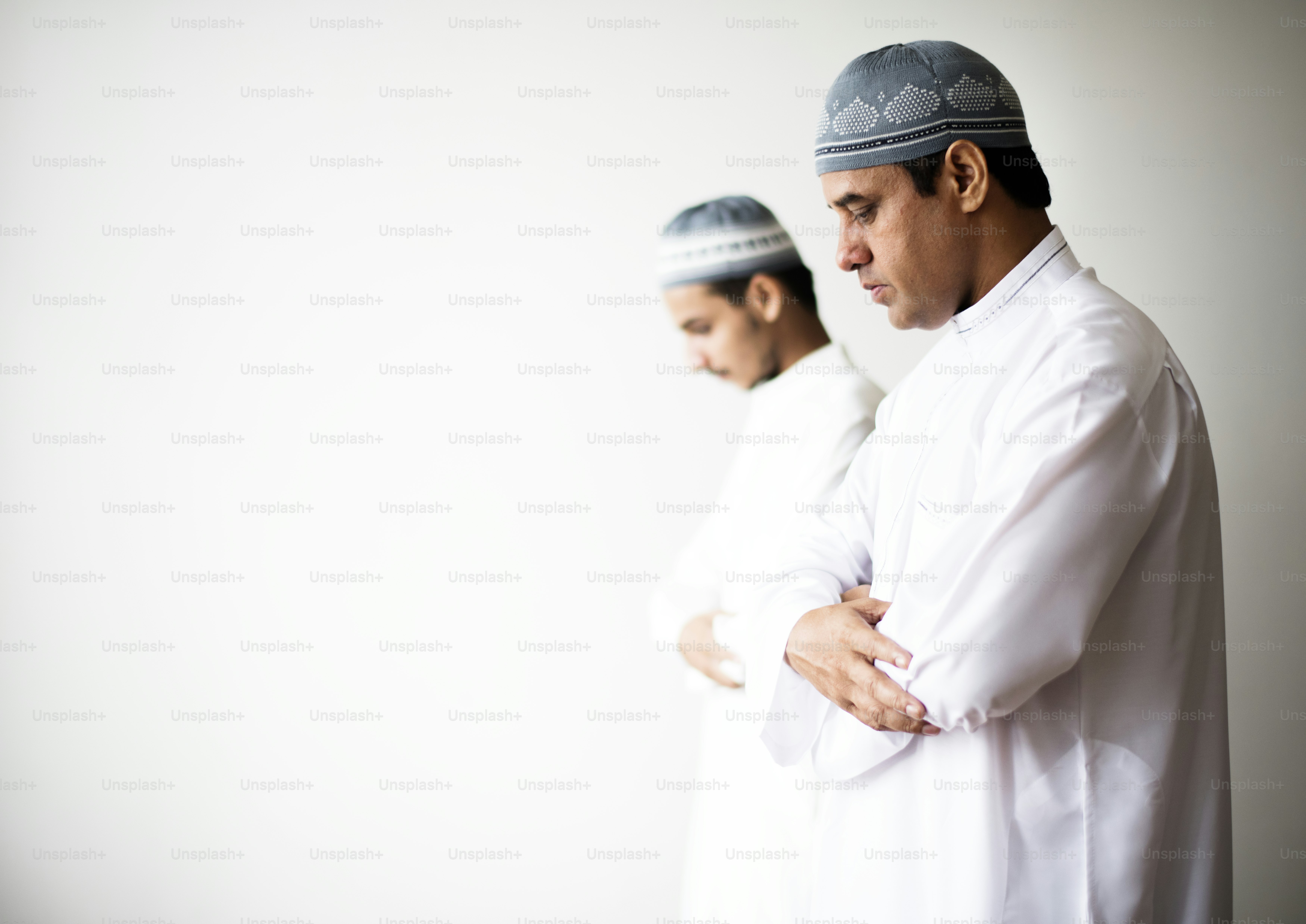 Sholat Muslim dalam postur Qiyaam