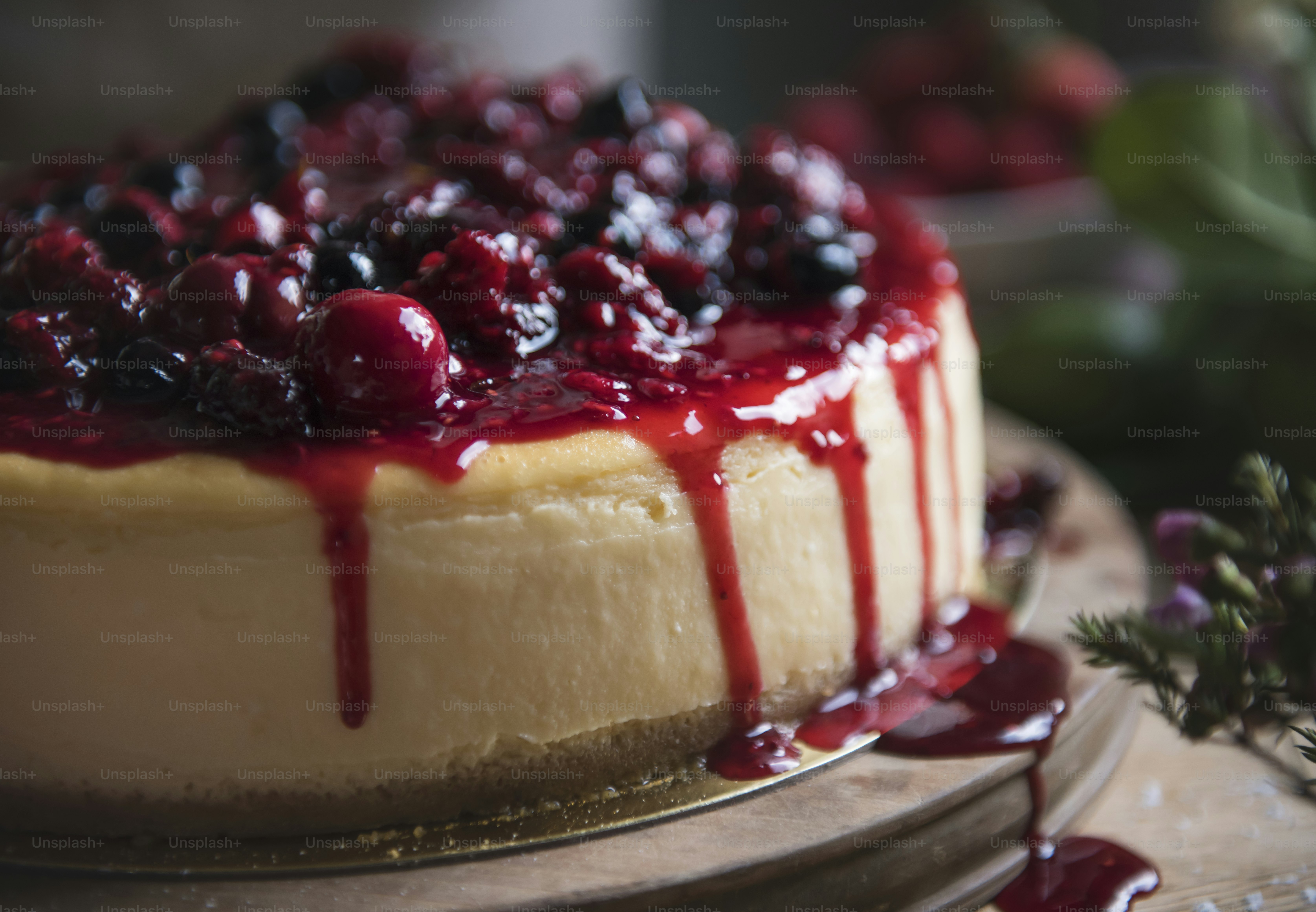 Idea per la ricetta della fotografia di cibo cheescake ai frutti di bosco freschi