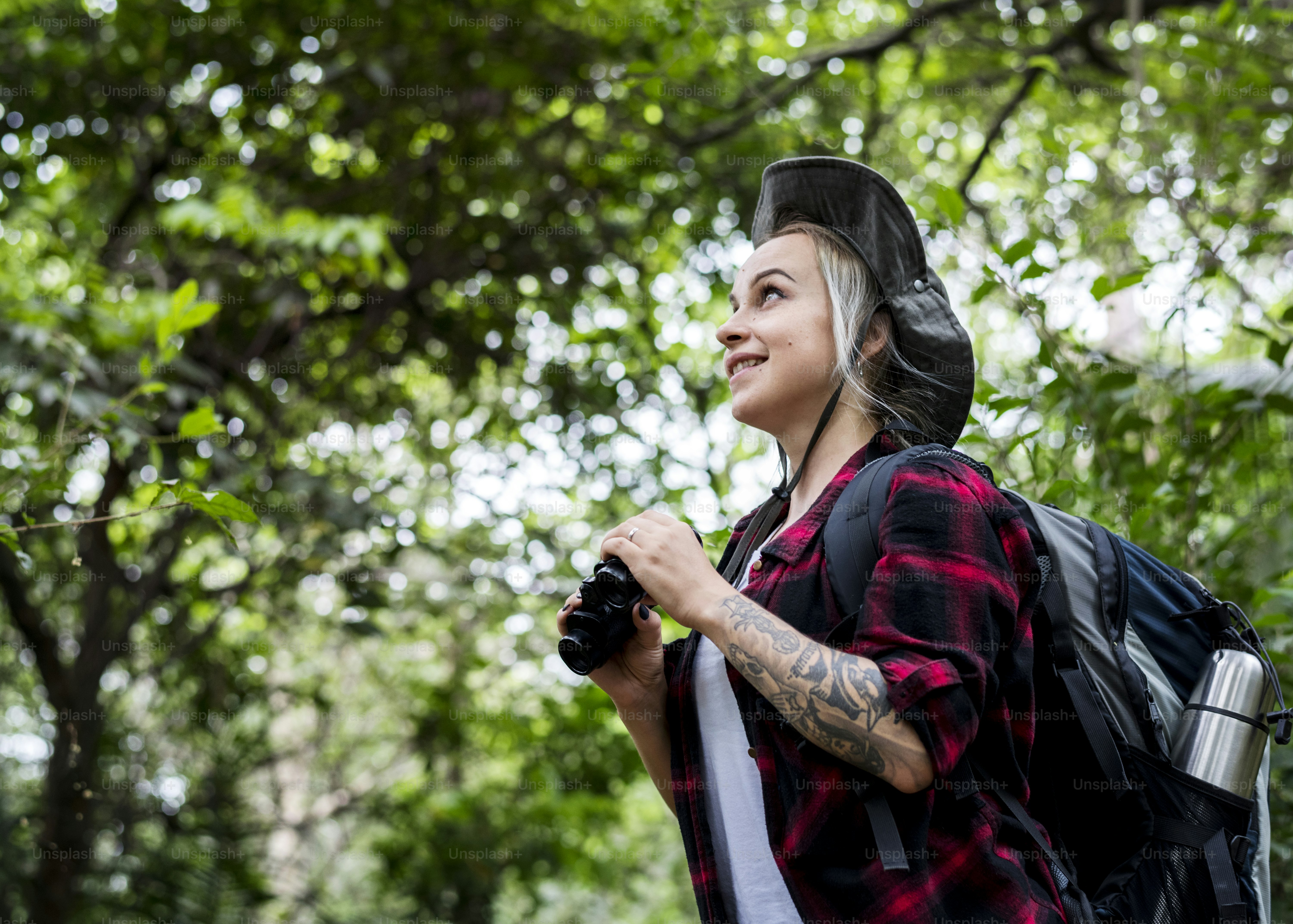 Trekking em uma floresta