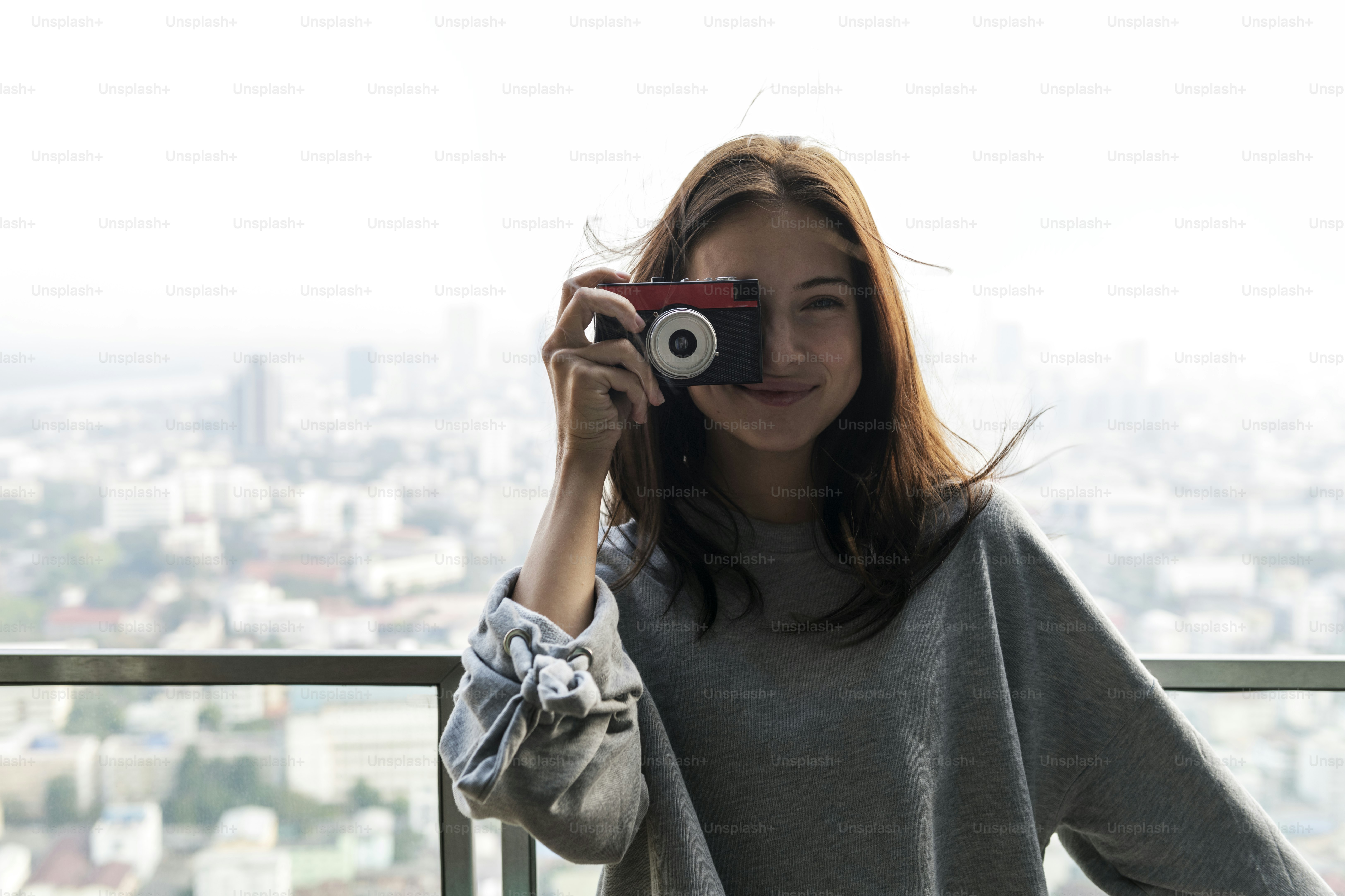 주말 컨셉을 즐기는 백인 여자