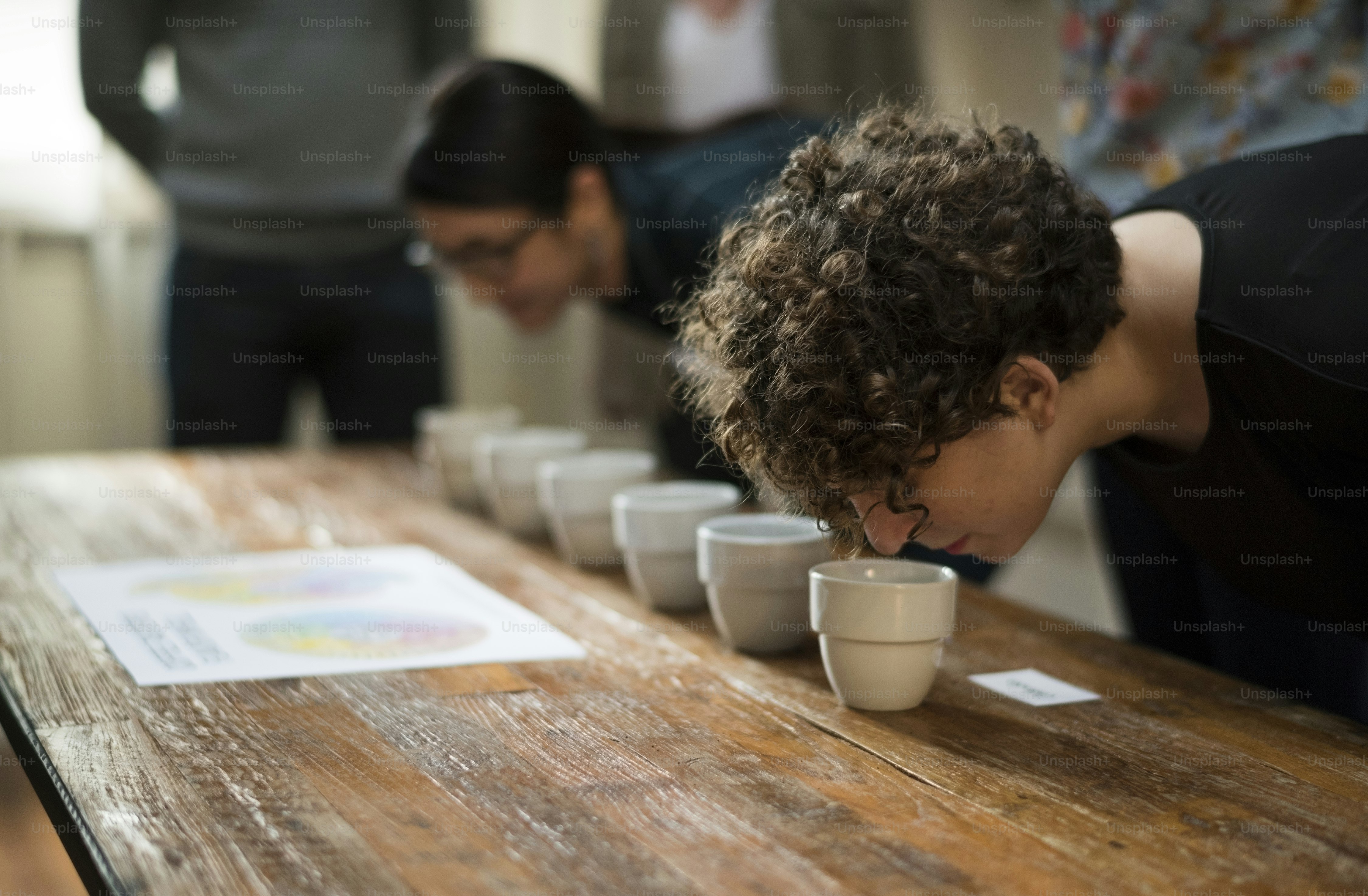 맛이나 냄새를 맡기 위해 놓인 커피의 종류