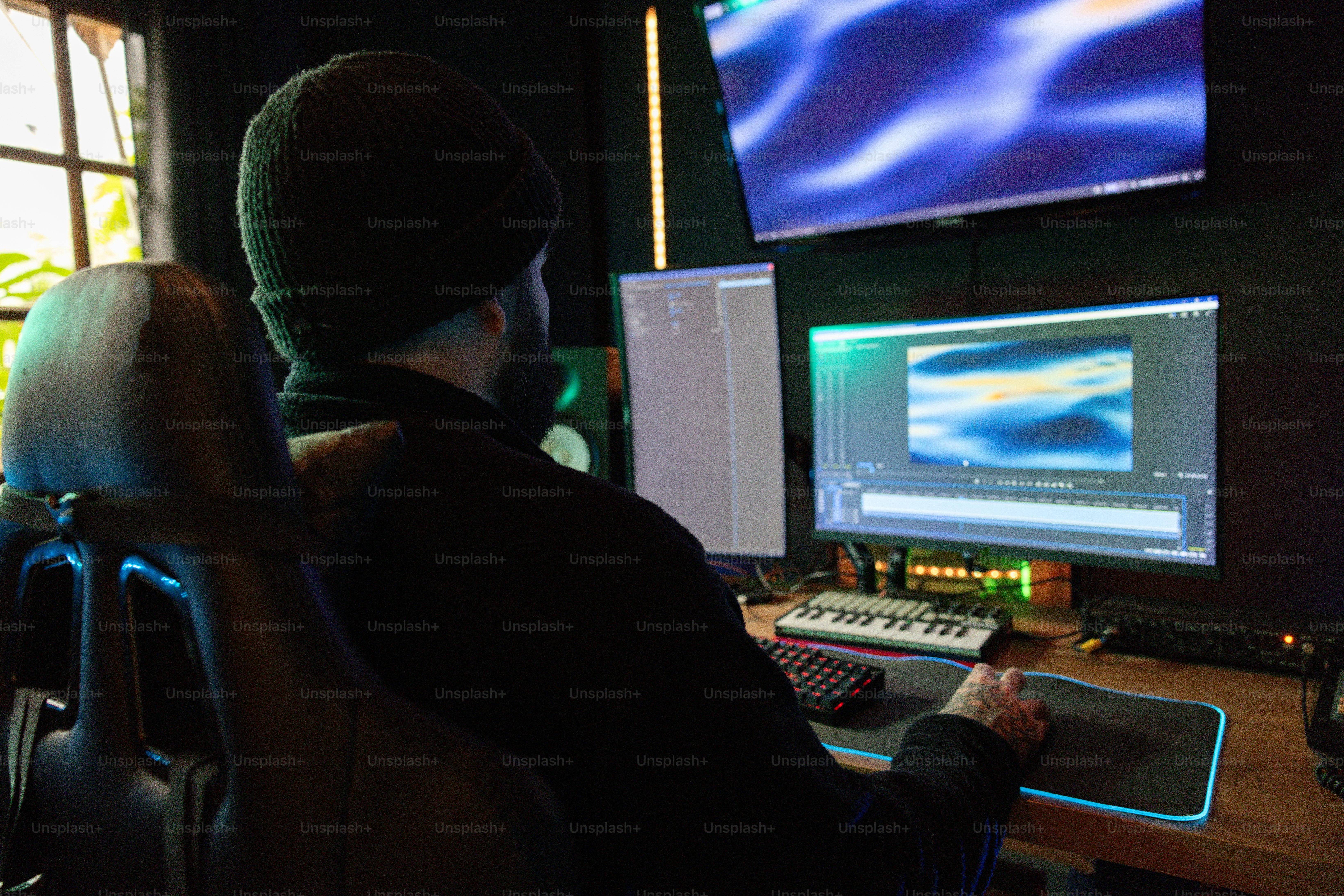 premium_photo-1723632256286-e92405c59fc0?ixid=M3wxMjA3fDB8MXxzZWFyY2h8NzN8fG1hbnQlMjBtYW4lMjBwcm9kdWN0aW9uc3xlbnwwfHx8fDE3NDkwNzQ1NjJ8MA%5Cu0026ixlib=rb-4.1.0