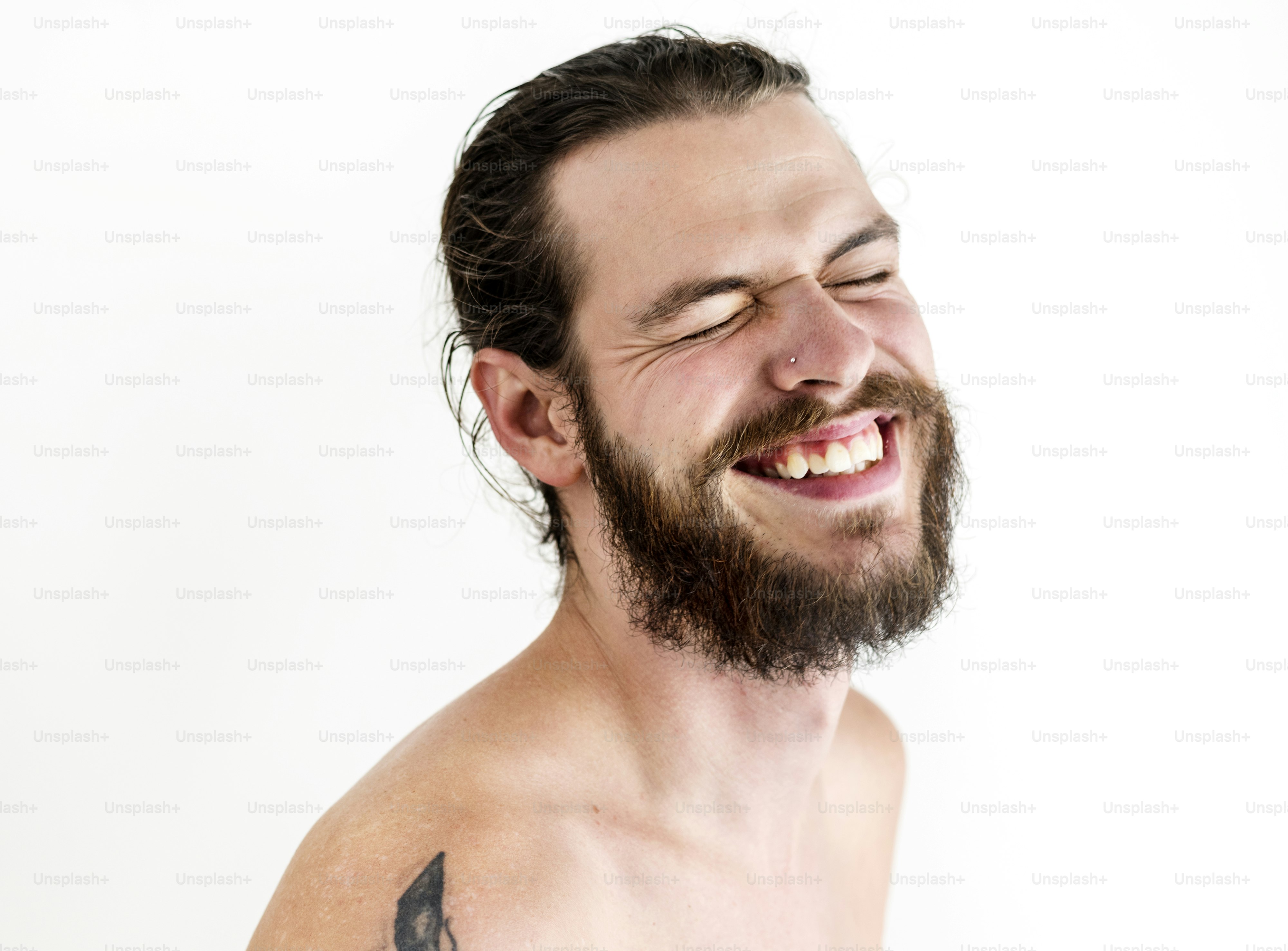 Ritratto di uomo tatuato