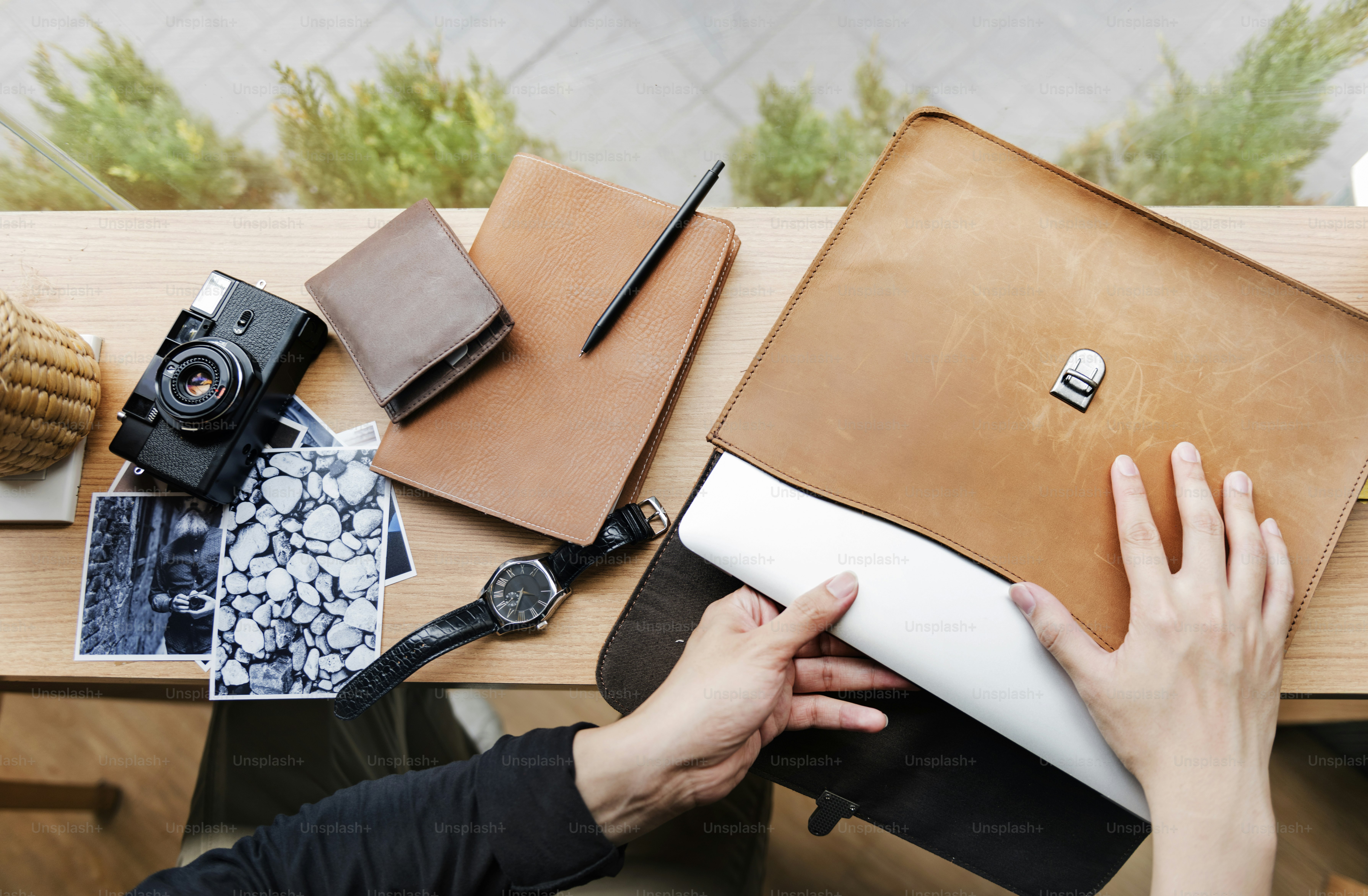 写真家とカメラのための革のブリーフケース