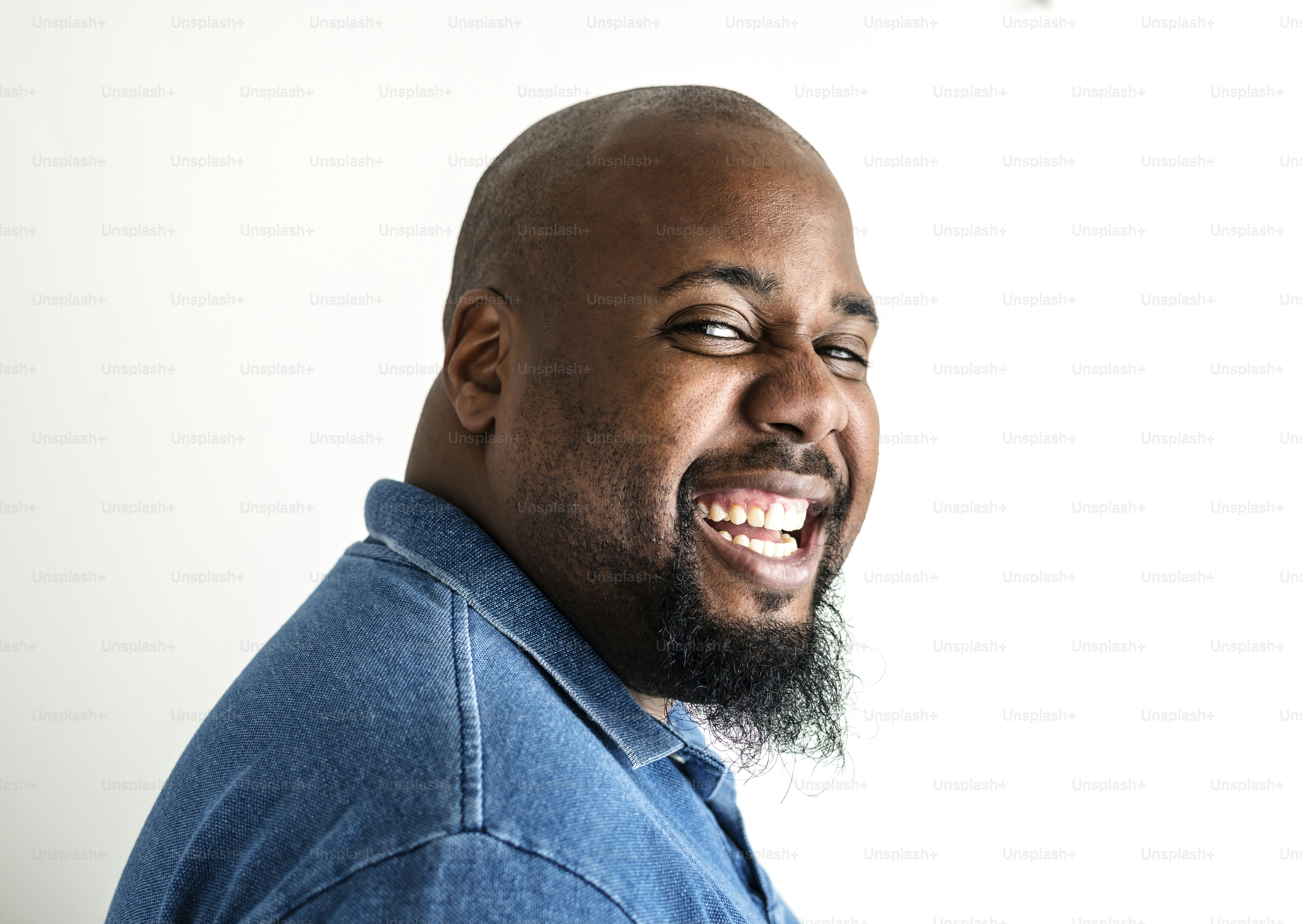 Ritratto di uomo nero isolato foto – Immagine di Felice su Unsplash, image size:3000x2129
