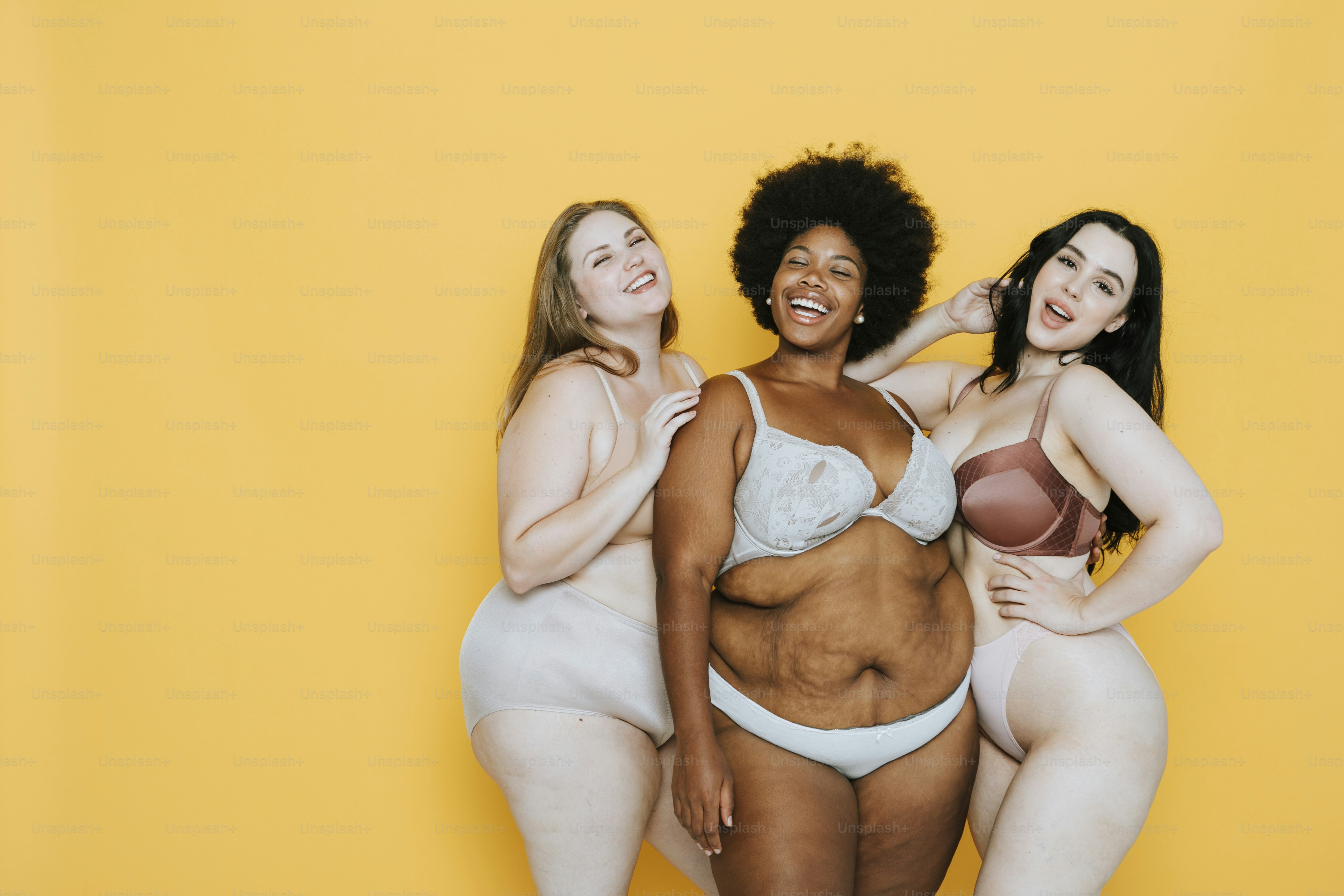 Belles femmes rondes avec une bonne image corporelle