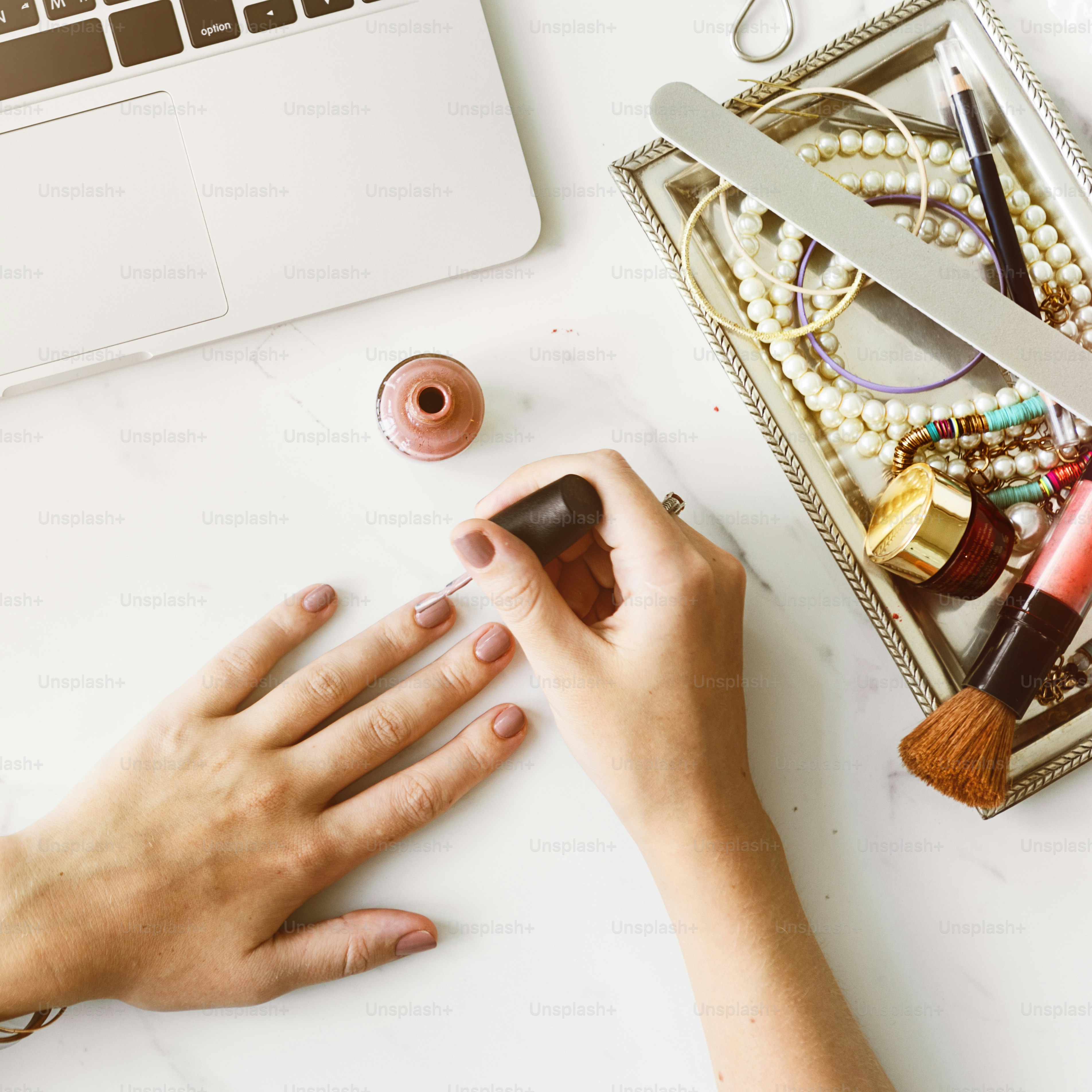 Esmalte em Gel Que Enruga e Forma Bolhas: Causas e Soluções em Mesa