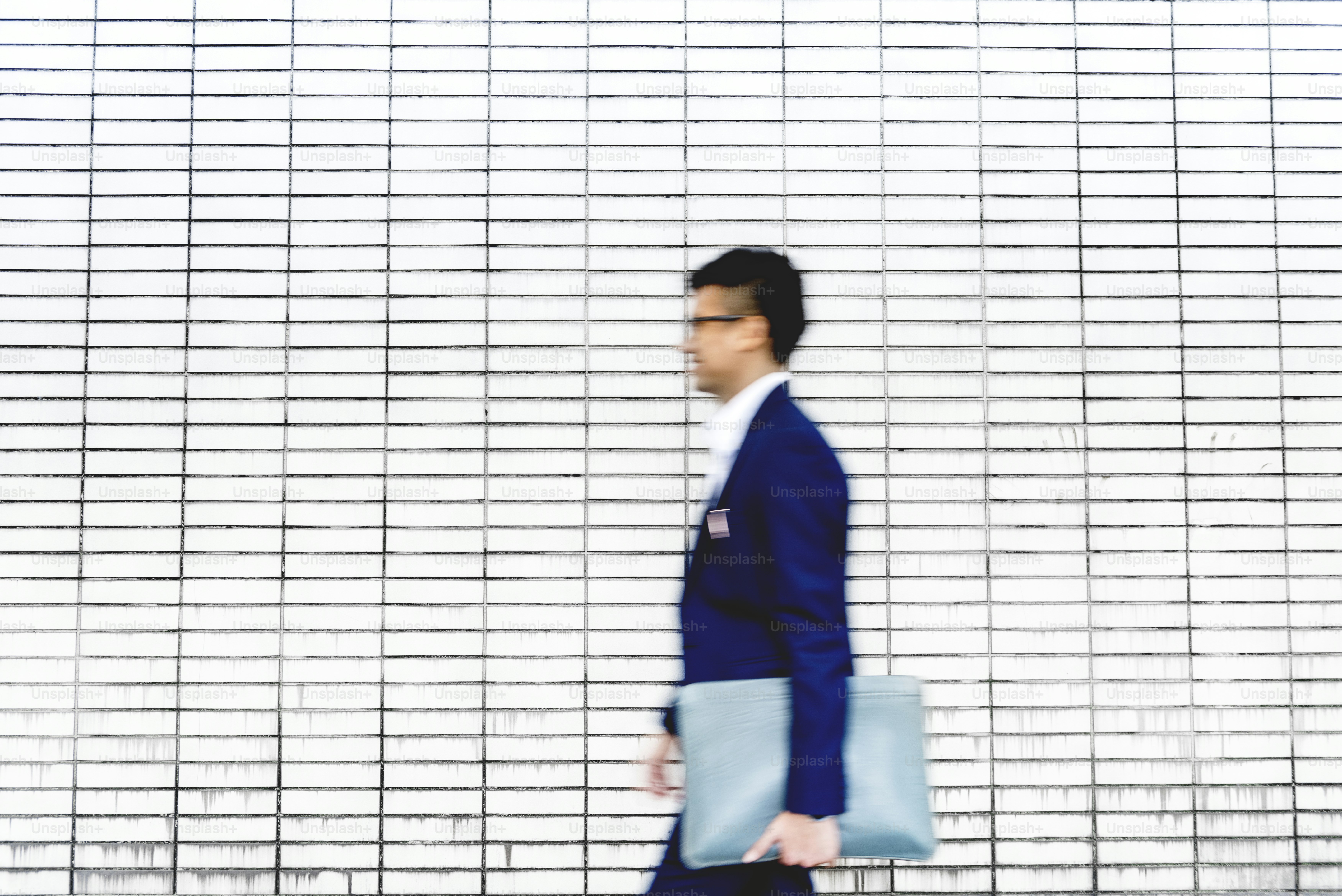 Imagen borrosa de un hombre de negocios