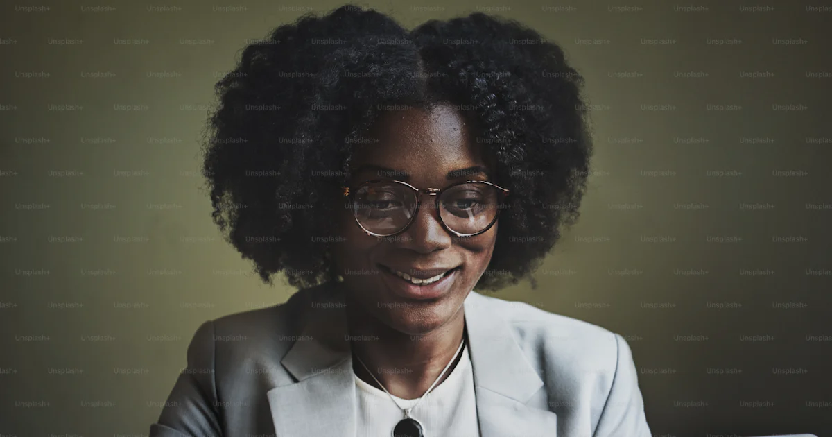 Computer Network Women's Woman Connection Computer Networking Wireless Concept photo – Wireless ...
