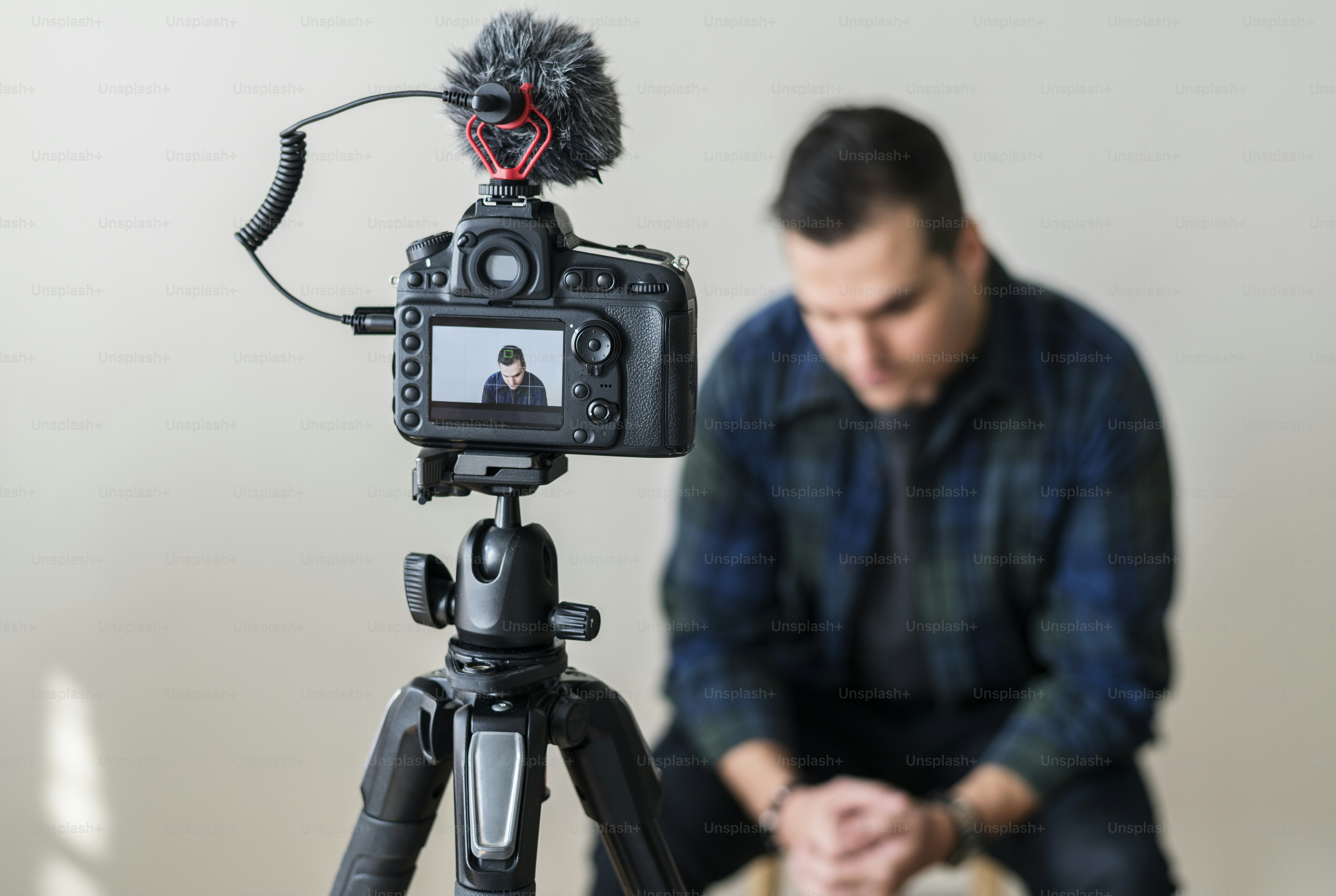 White blogger recording video photo – Social media Image on Unsplash