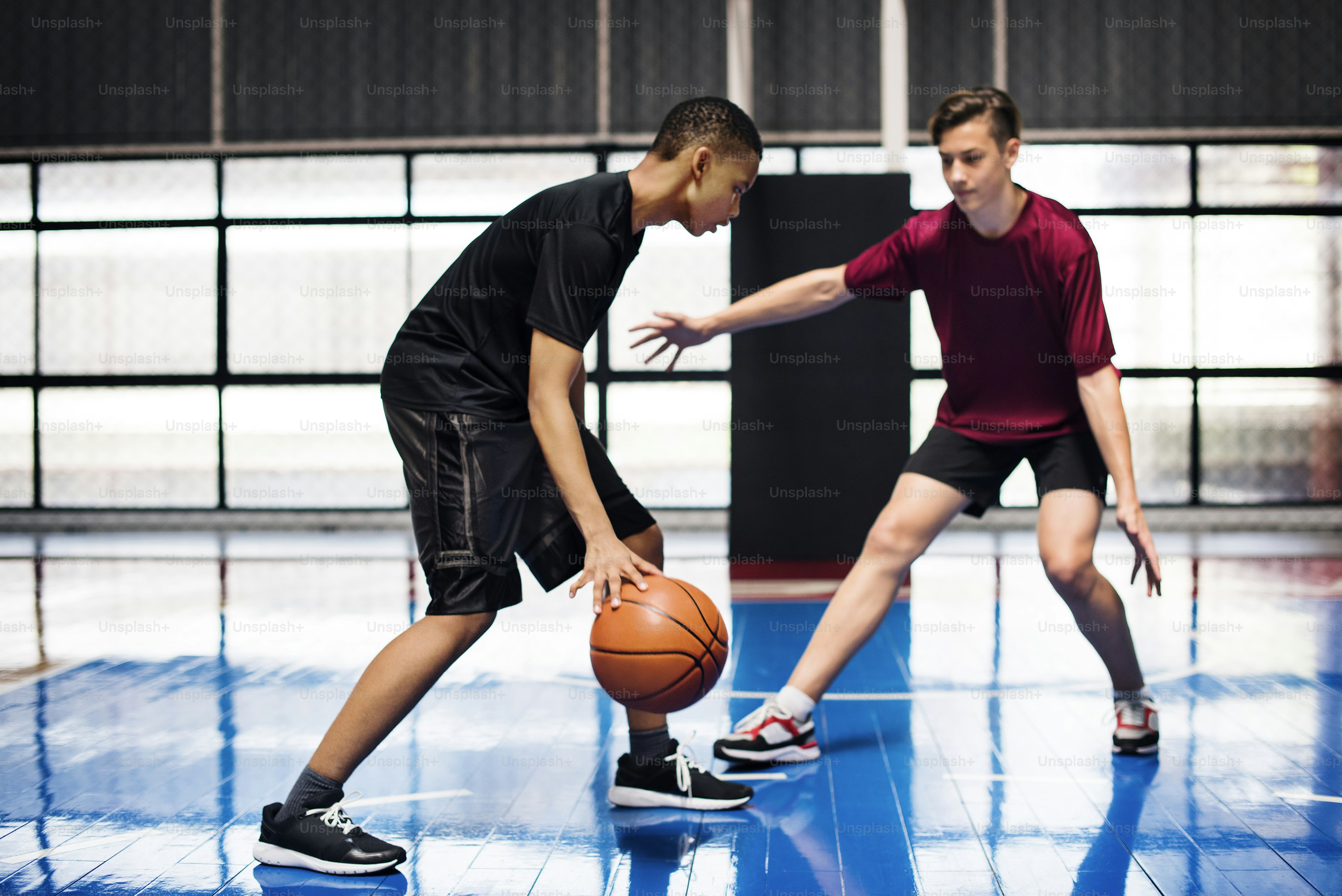 Two teenage boys playing basketball together on the court photo –  Basketball Image on Unsplash, image size:3000x2003