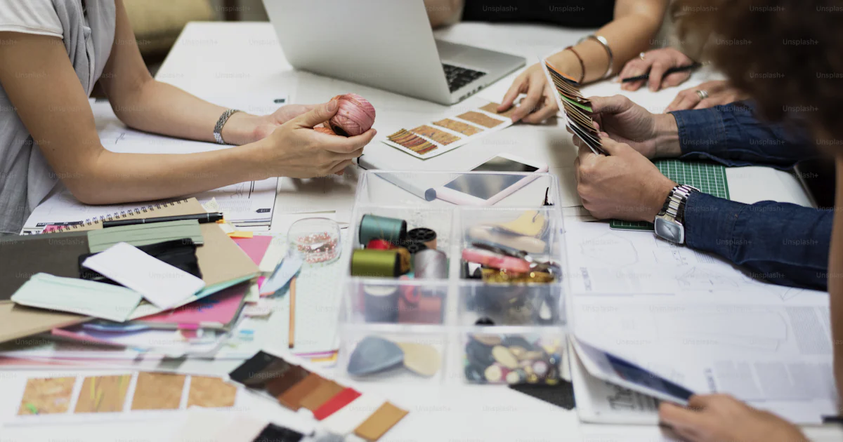 Work For Project Woman working on projects photo – Workshop Image on Unsplash