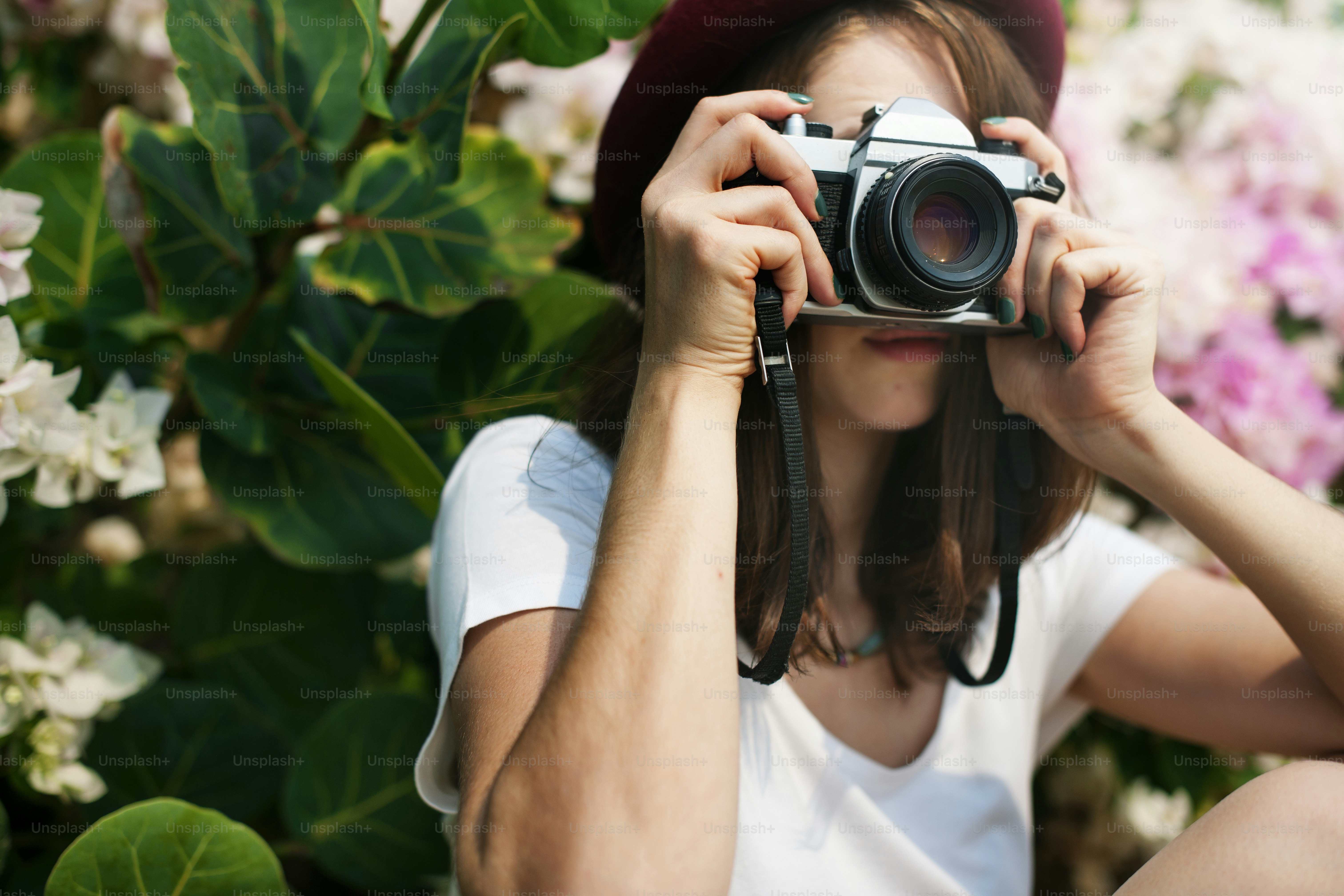 Chica Cámara Fotógrafo Enfoque Disparo Concepto de la Naturaleza