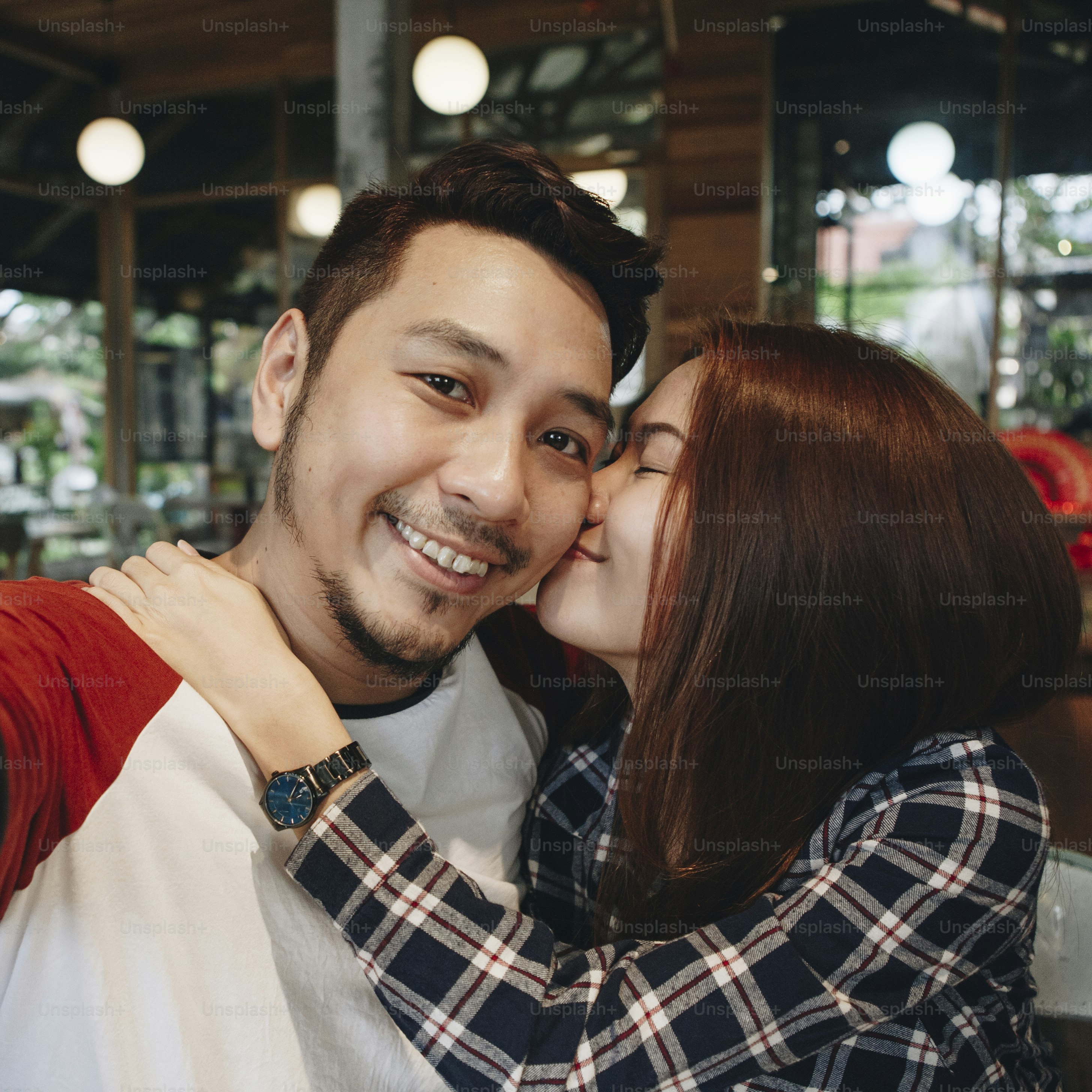 Pasangan cantik bersenang-senang bersama