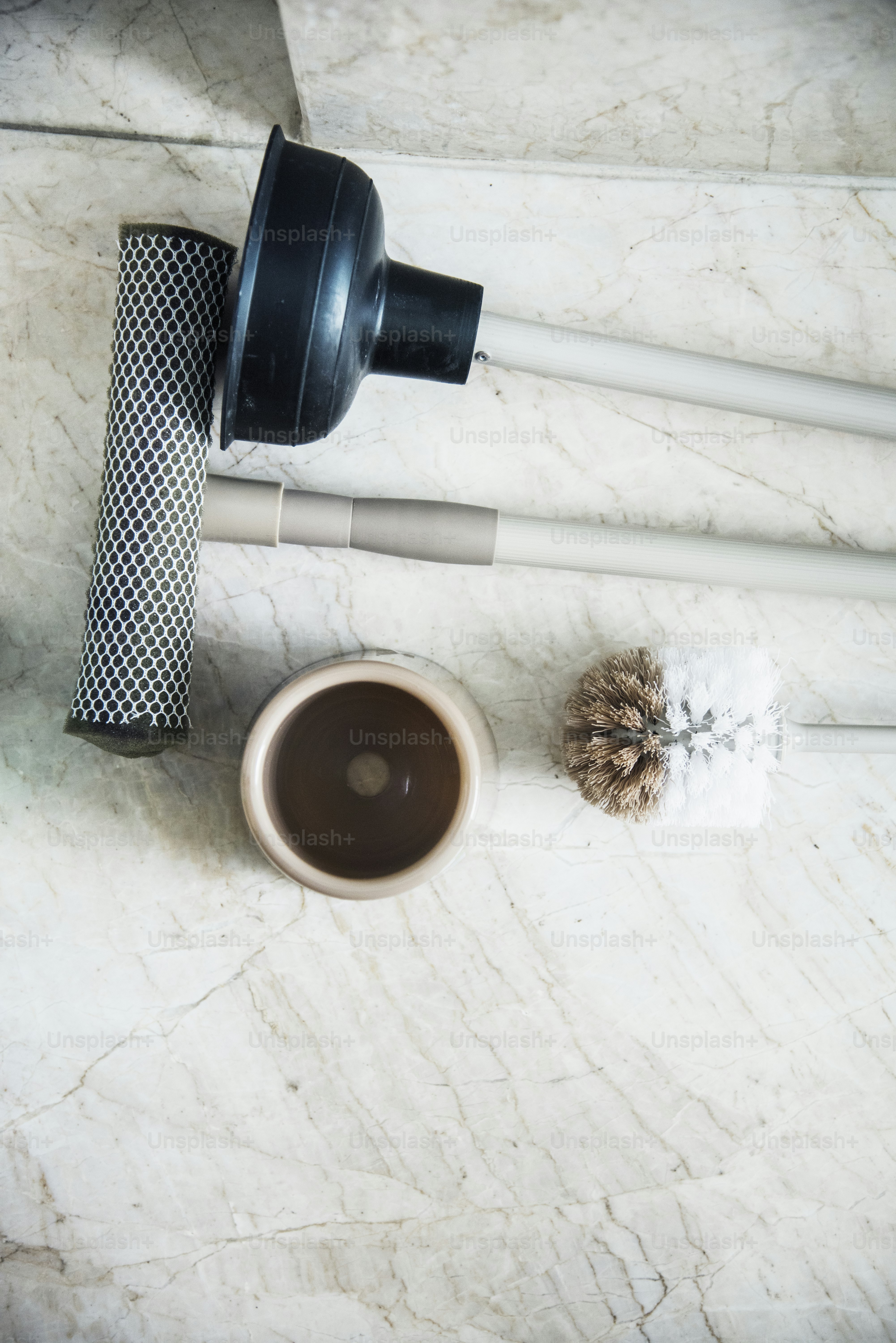 Equipment tools to clean the toilet