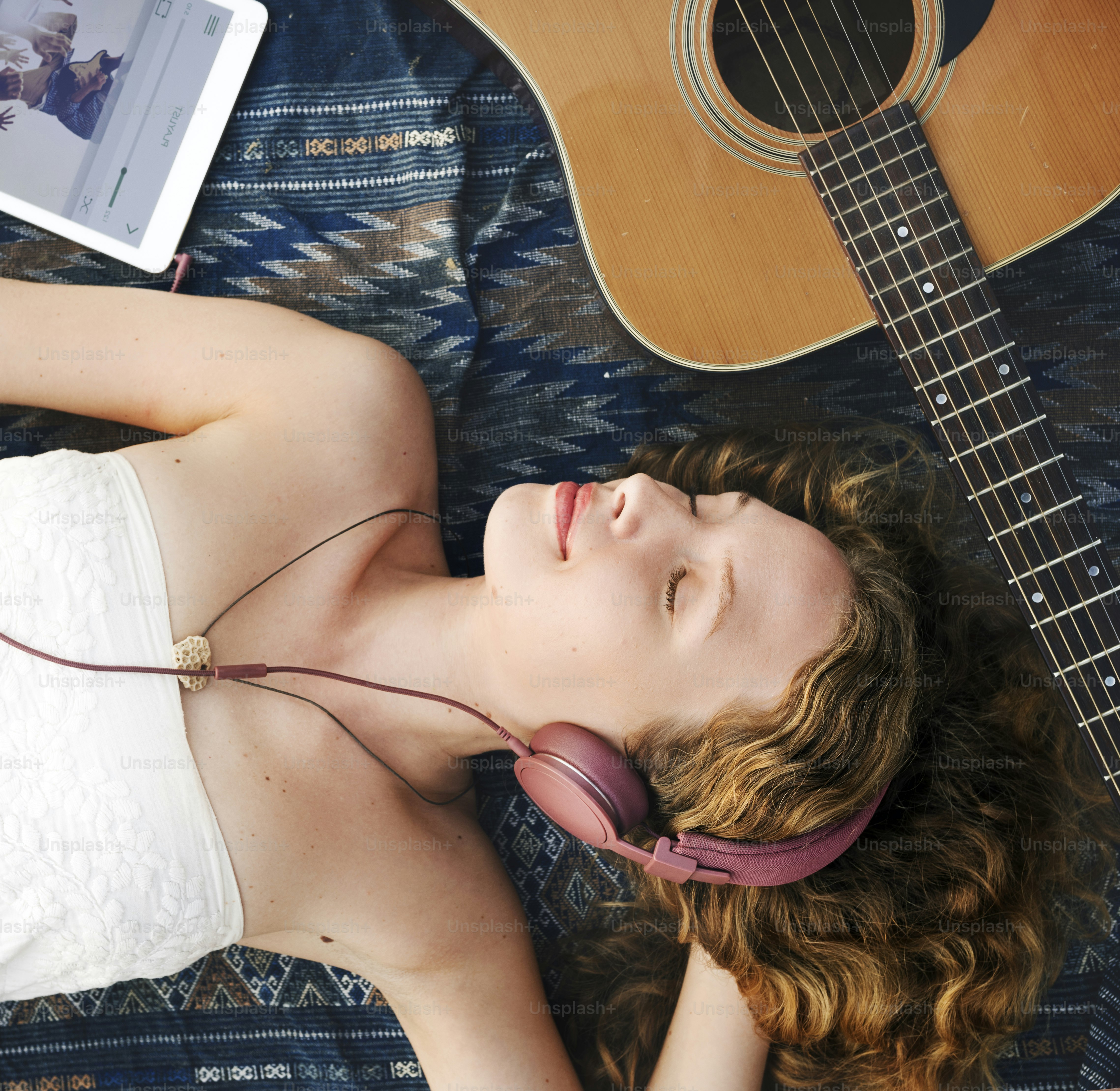 Older adult reconnecting through music or memory-based music therapy