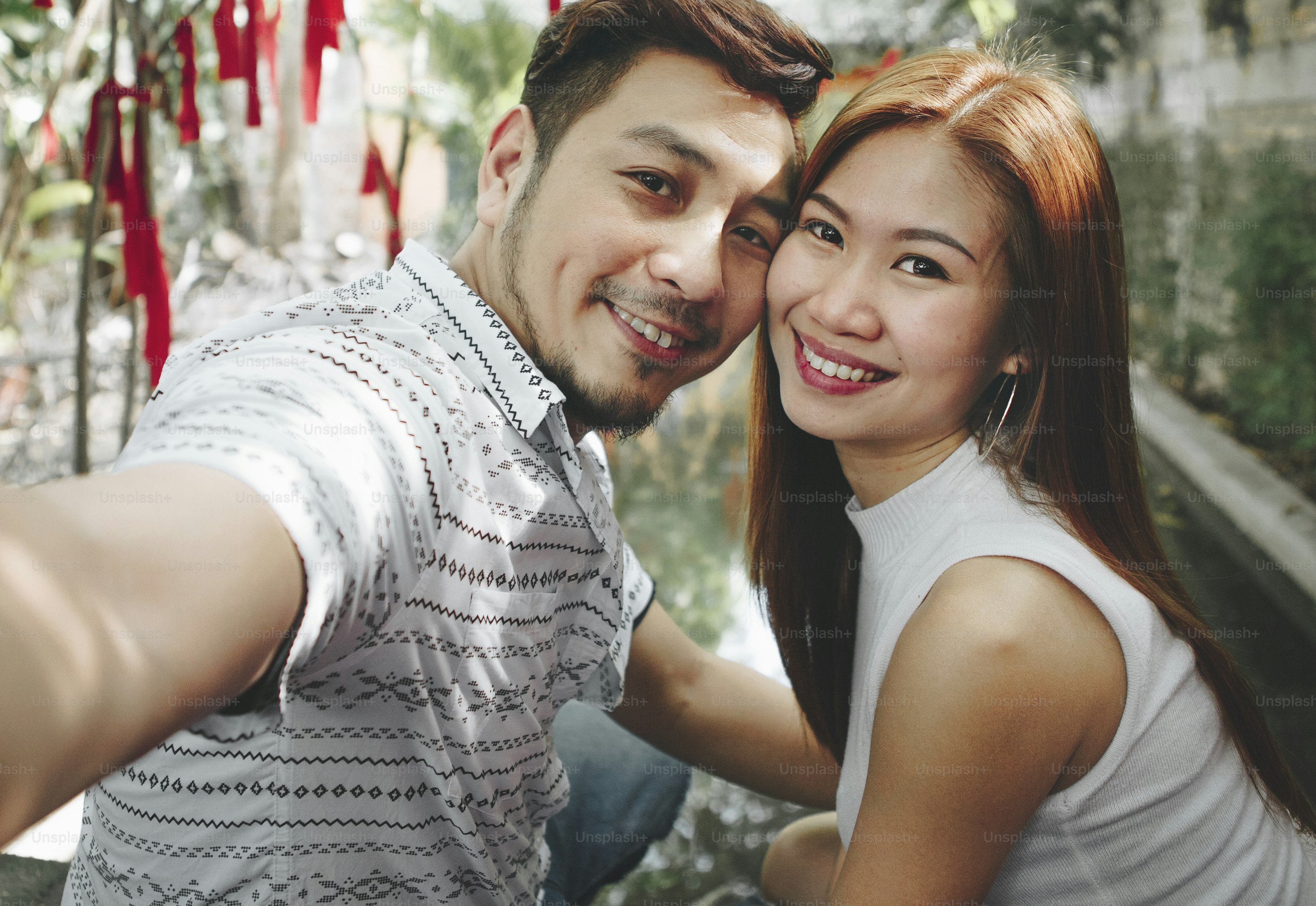 Happy couple taking selfie together photo – Travel Image on Unsplash
