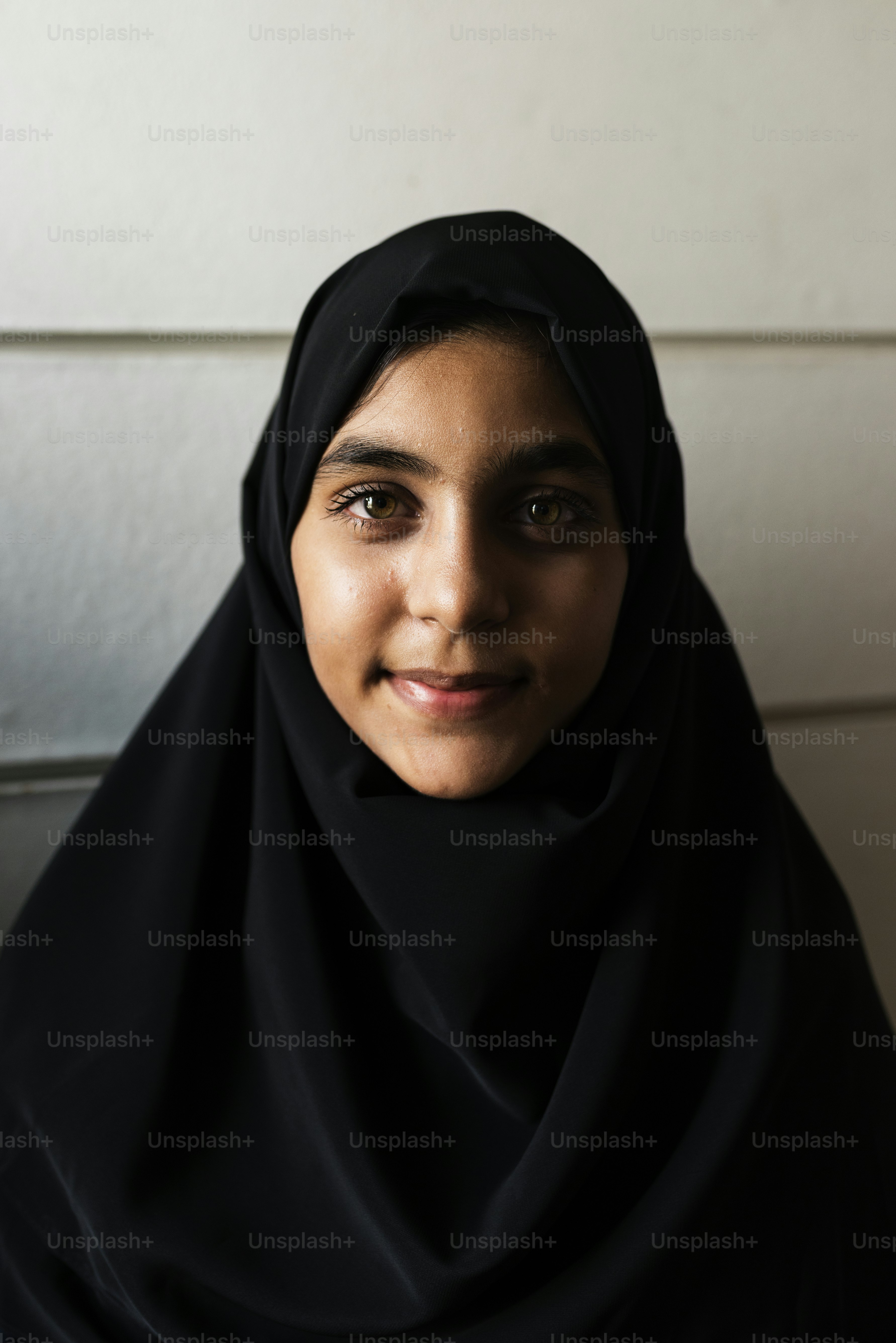 Seorang wanita Muslim yang ceria