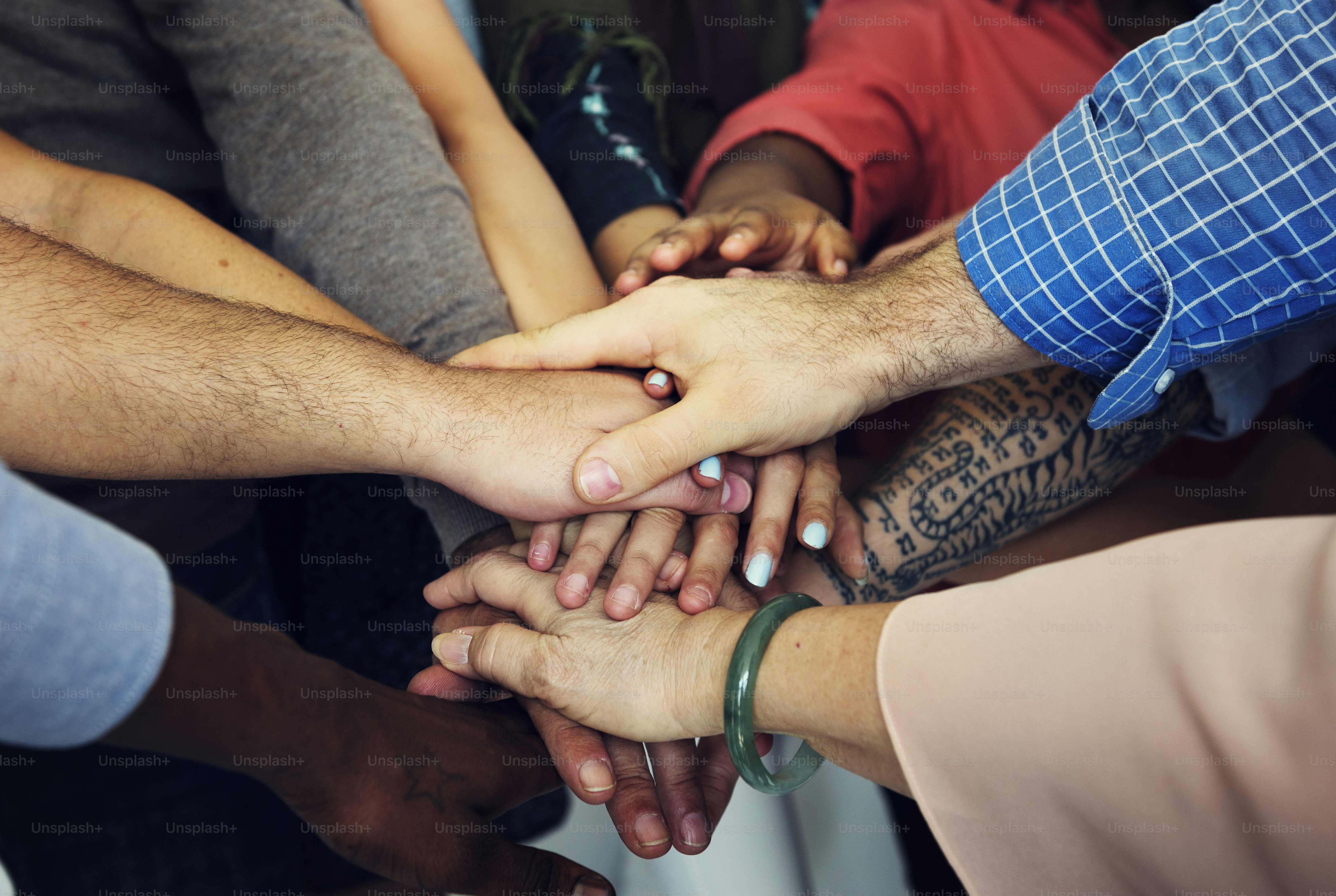 Des personnes diversifiées ensemble Travail d’équipe Partenariat