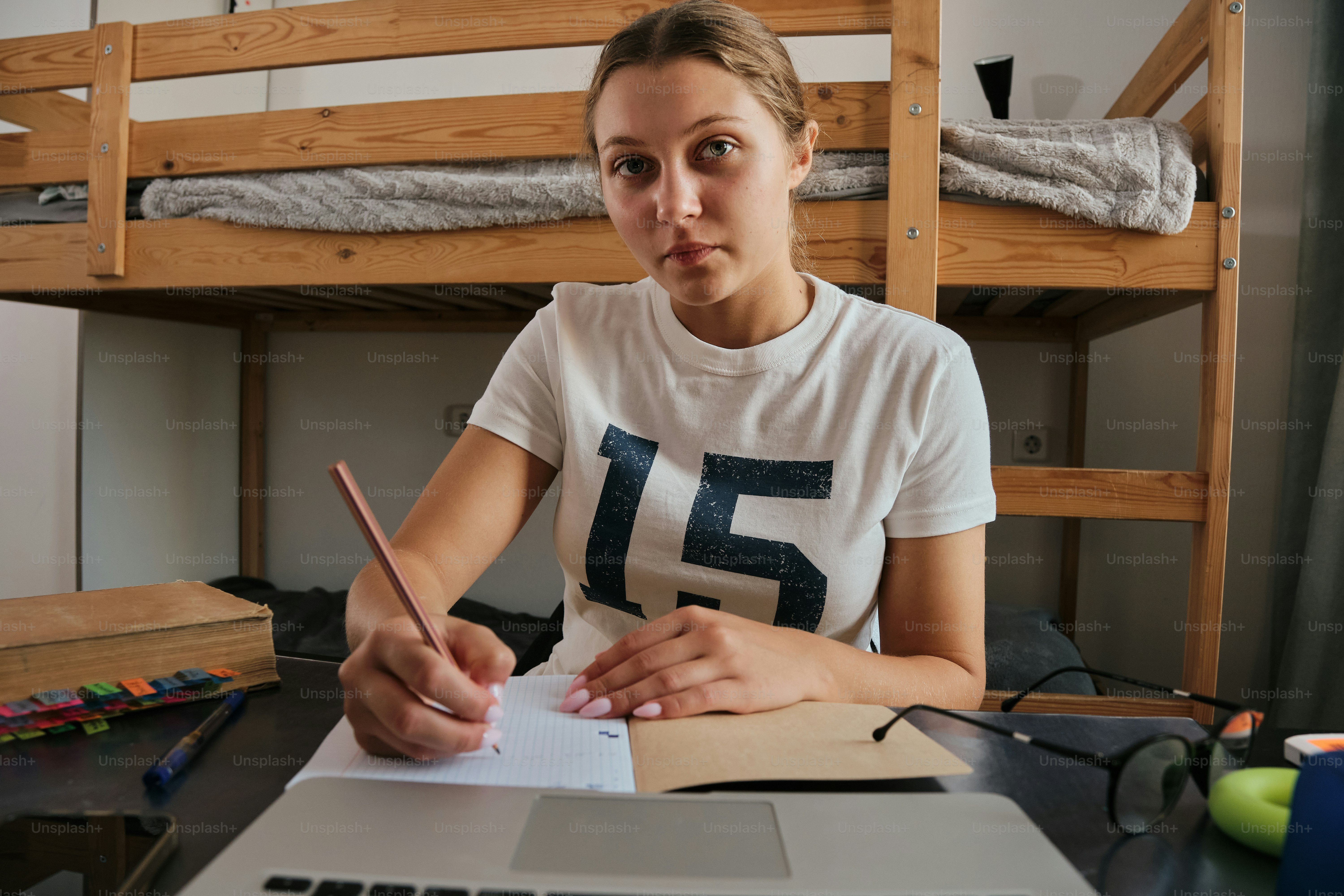 premium_photo-1724061886633-daa26df1a8e3?ixid=M3wxMjA3fDB8MXxzZWFyY2h8MTN8fGZyZWUlMjB0ZXN0JTIwcGFwZXJzJTIwc2Vjb25kYXJ5JTIwMXxlbnwwfHx8fDE3NTcwMDM5ODR8MA\u0026ixlib=rb-4.1.0