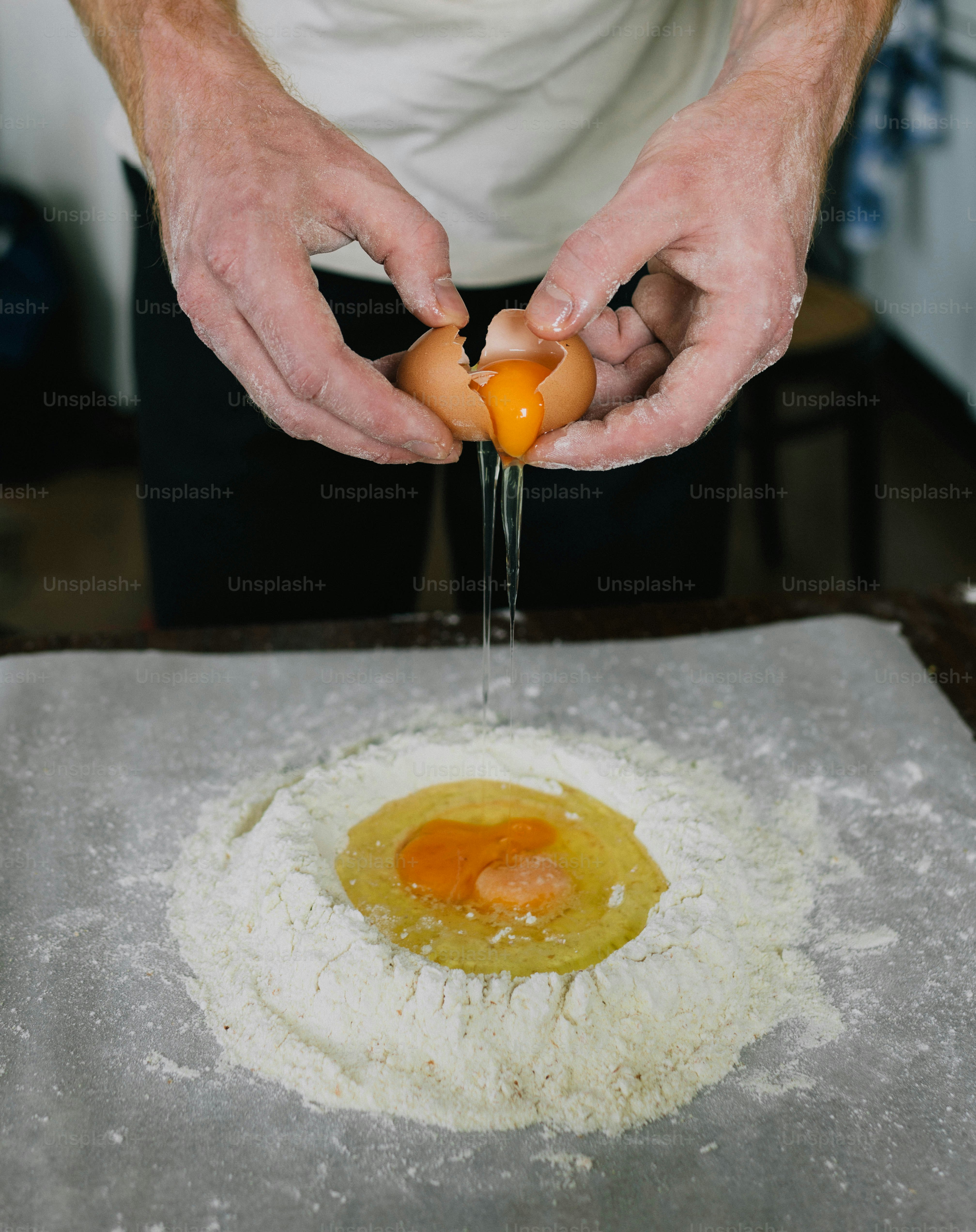 Um, homem, em, um, cozinha, preparar, comida, ligado, um, tabela