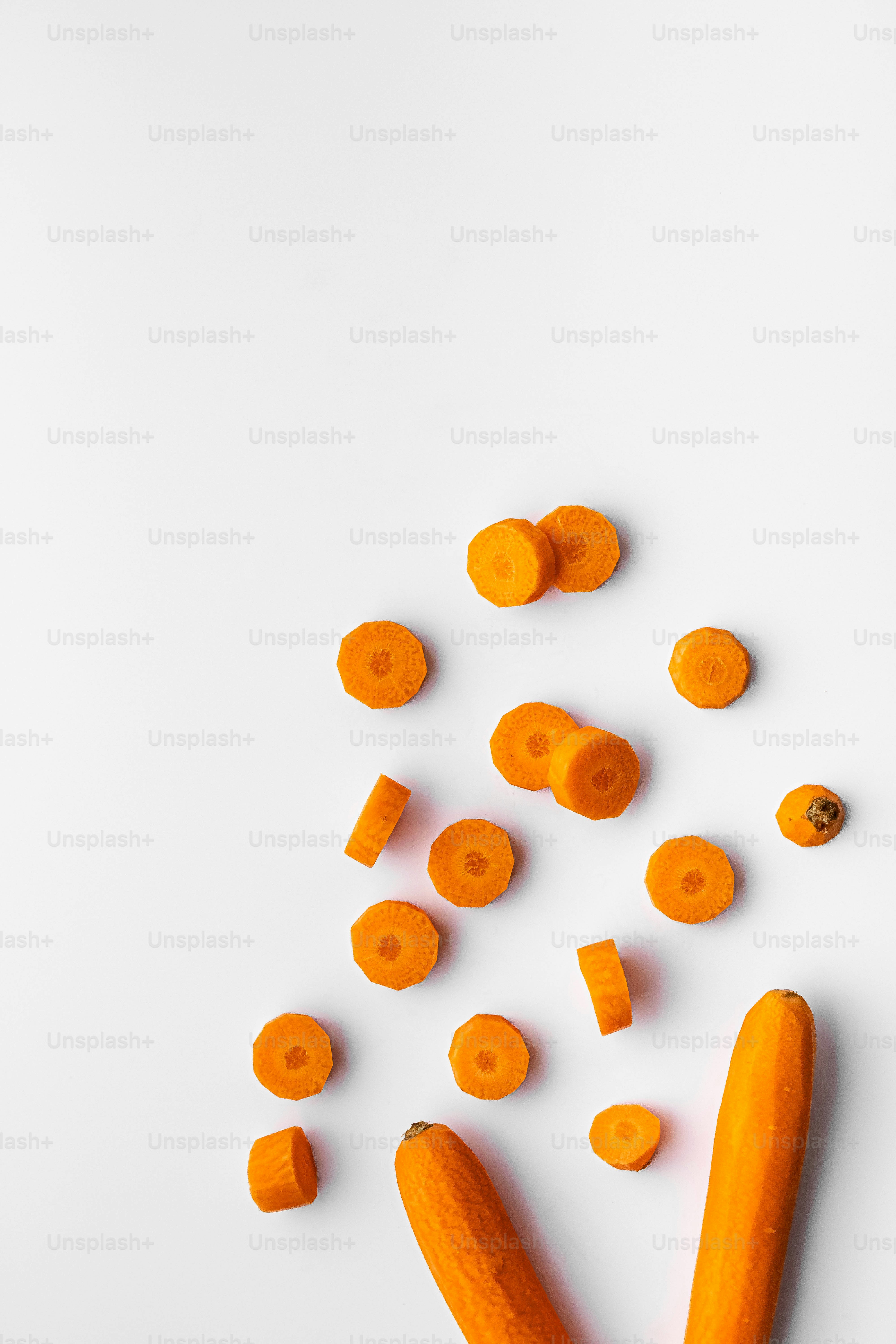 A group of carrots sitting on top of a white table